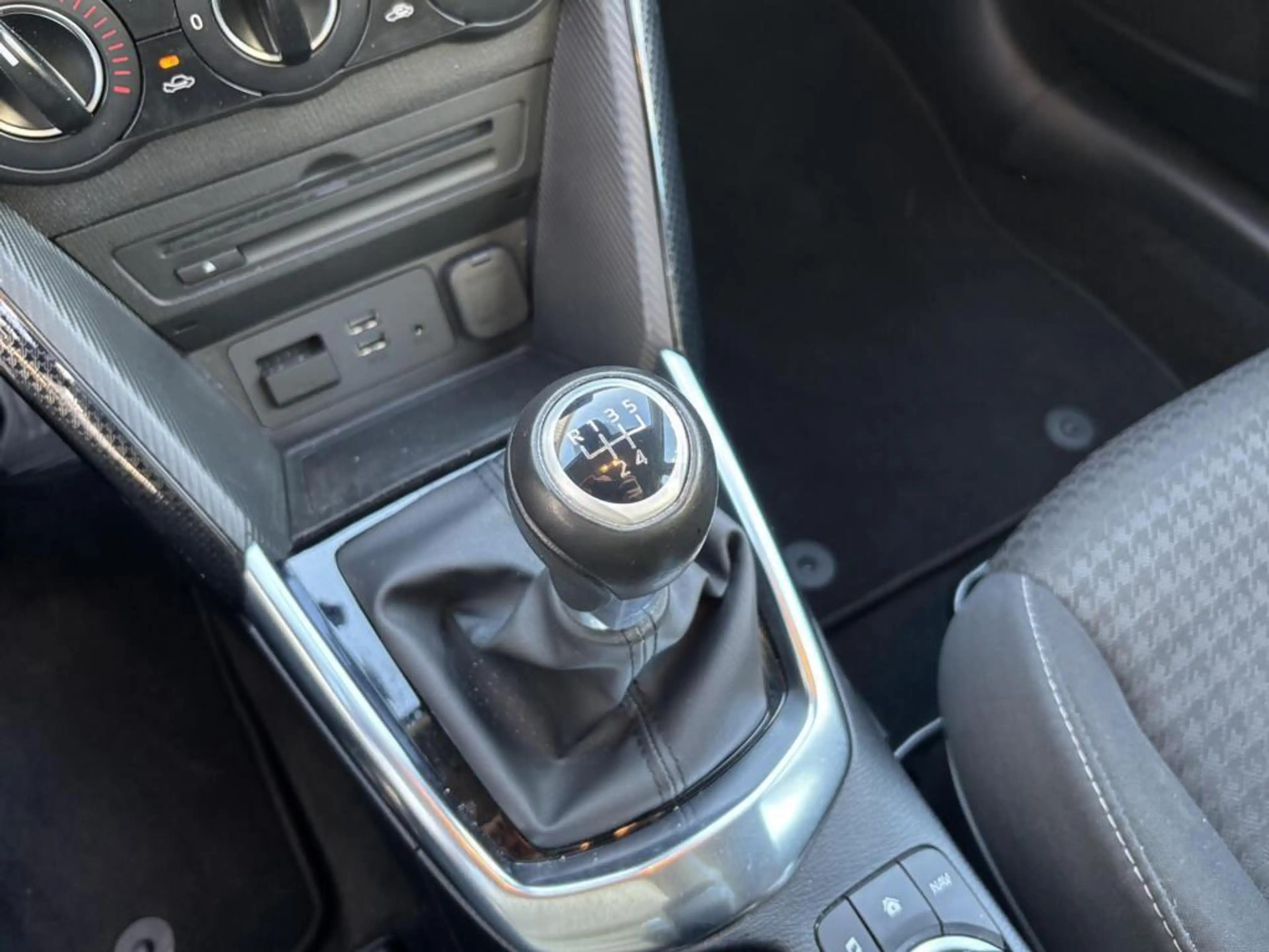 Mazda 2 1.5 Skyactiv-G Dynamic+ | Navigatie | Cruise | 16 — photo 17