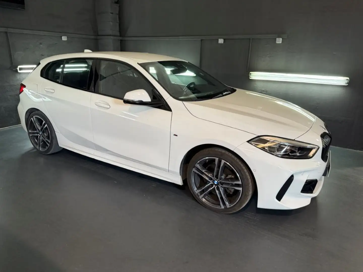 BMW 118 (F40) 118D 150 8CV EDITION SPORT BVA Blanc - 2
