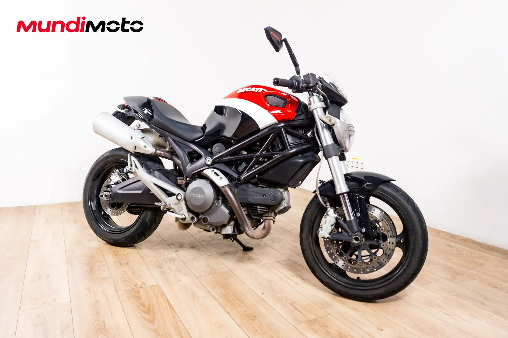Ducati Monster 696 - 2