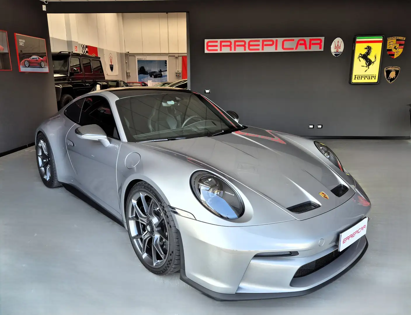 Porsche 992 911 Coupe 4.0 GT3 c/pack Touring PDK PCCB LIFT Zilver - 1
