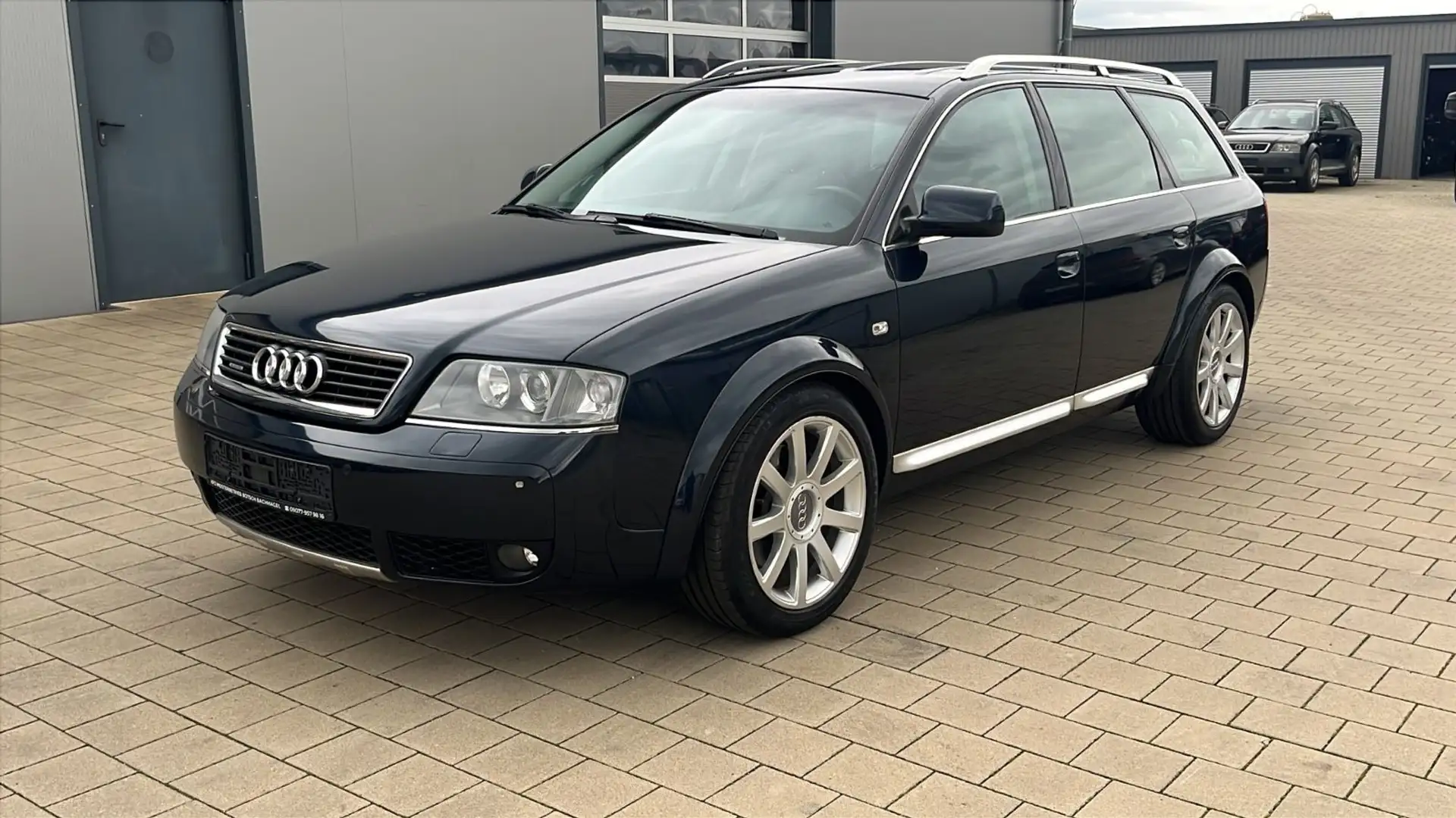 Audi A6 allroad Blau - 1