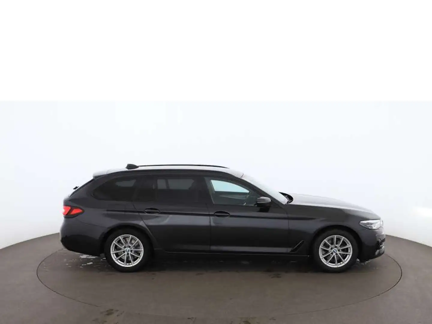 BMW 518 d Touring Sport Aut LED AHK NAVI LEDER R-CAM Grau - 2
