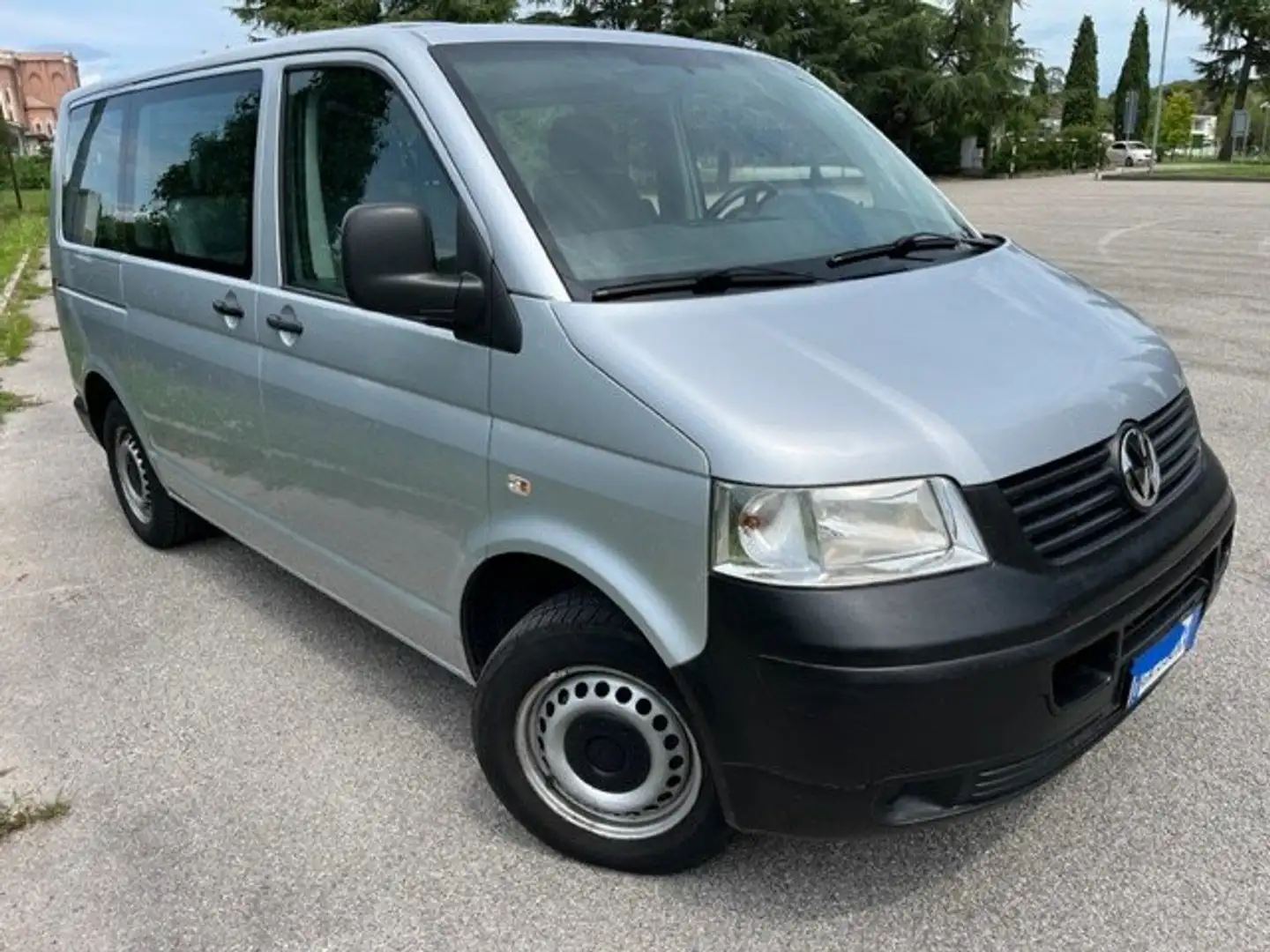 Volkswagen T5 9 posti Šedá - 1