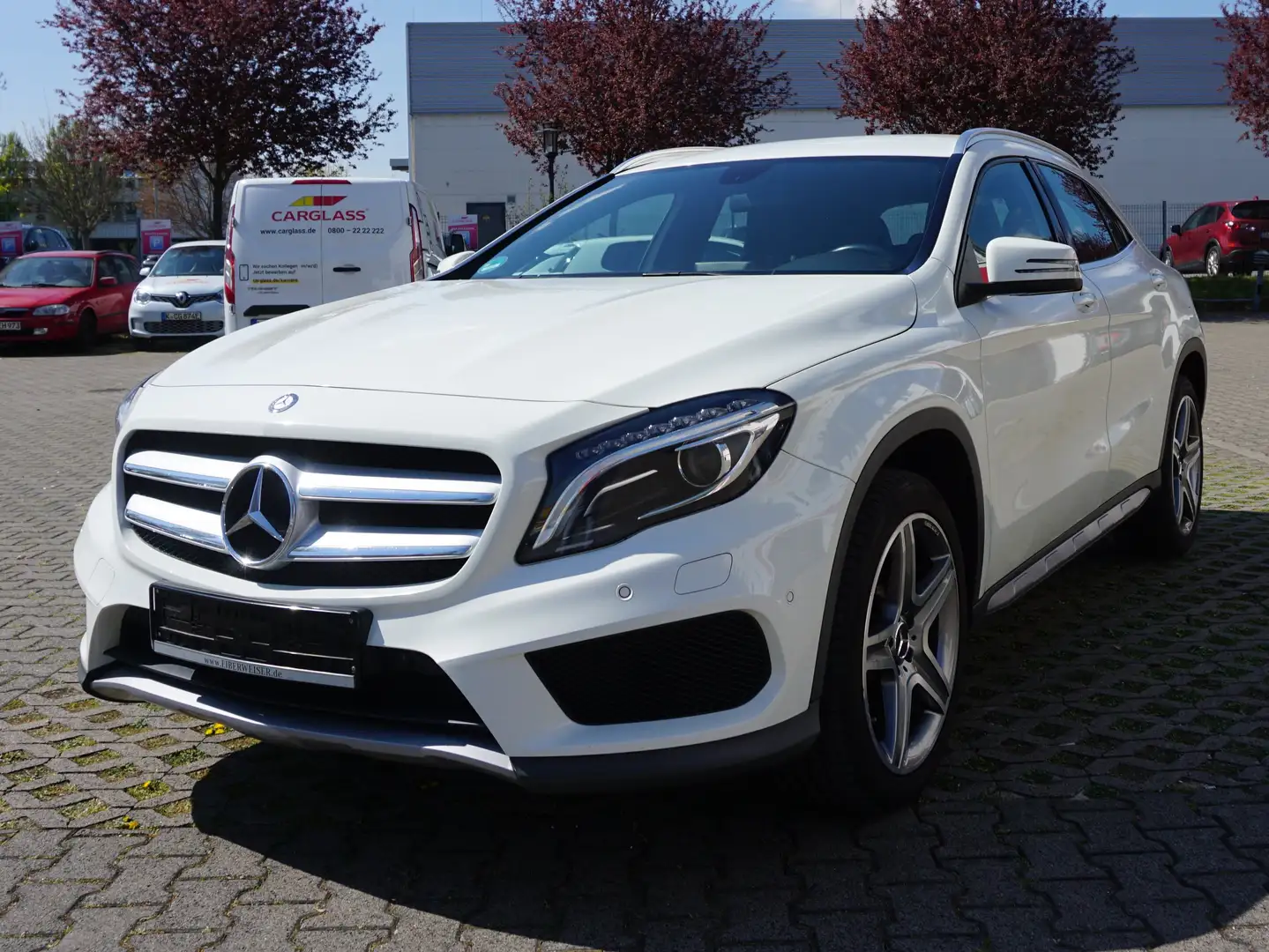 Mercedes-Benz GLA 200 GLA 200 Street Style (156.943) AMG Line Weiß - 2