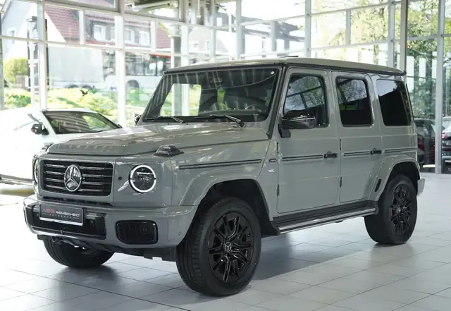 Mercedes-Benz G-Class view 5