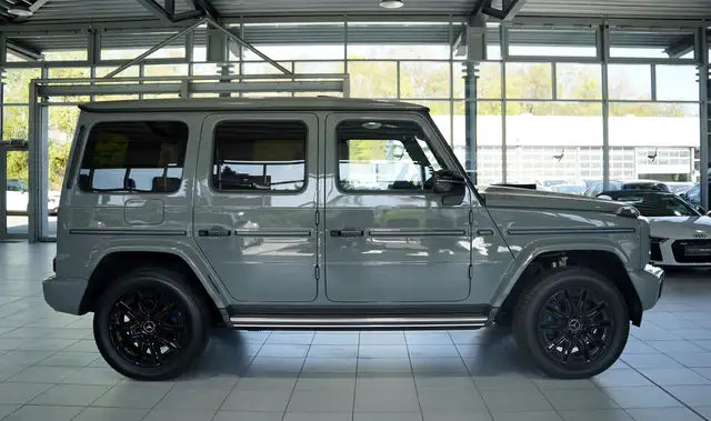 Mercedes-Benz G-Class view 7