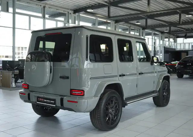Mercedes-Benz G-Class view 9