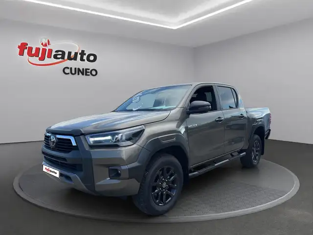 Toyota Hilux MY25 2.8 DC 4WD M HEV INVINCIBLE