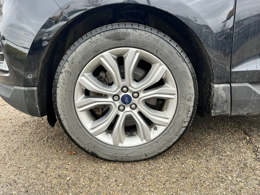 2020 Ford Edge Titanium | MoonRoof | Climate Seats | Rear Cam — photo 4