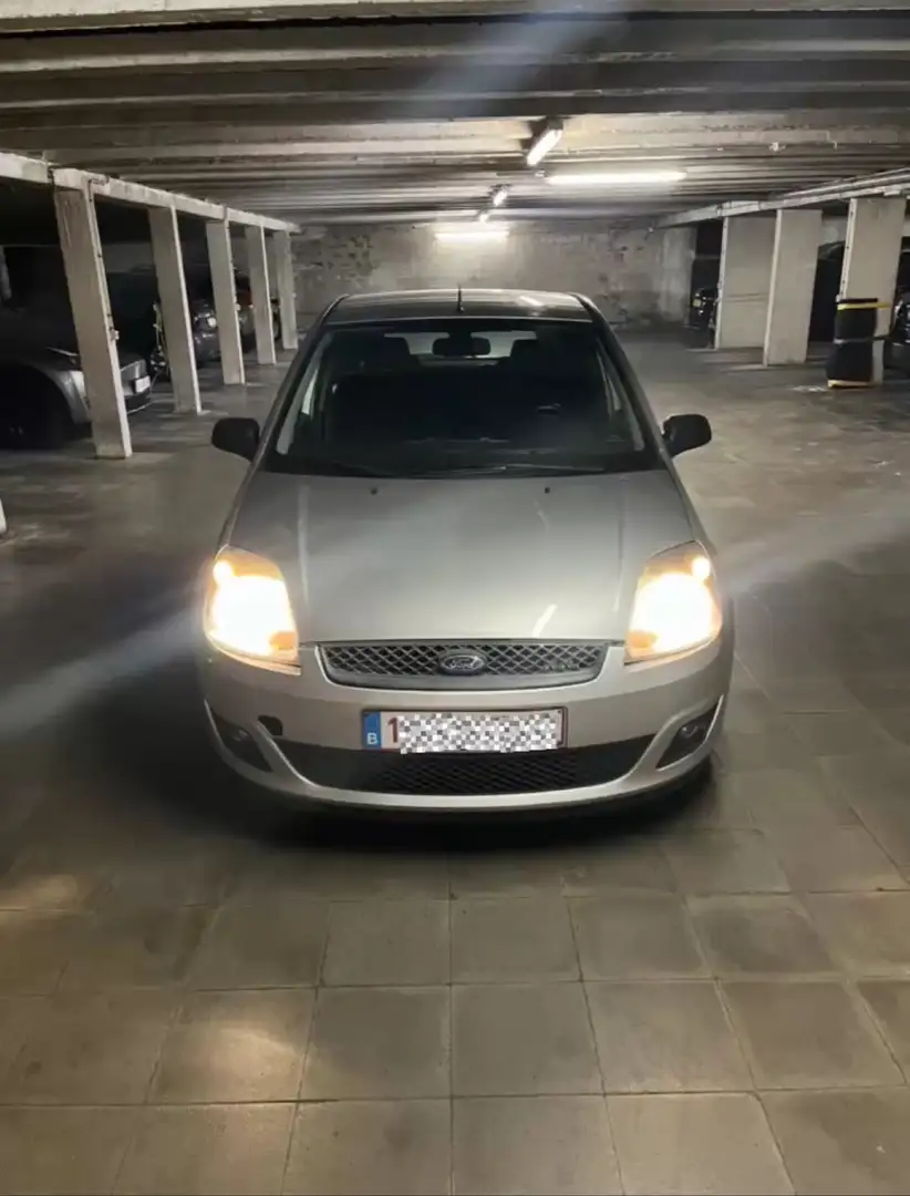 Ford Fiesta 1.4 essence - 1
