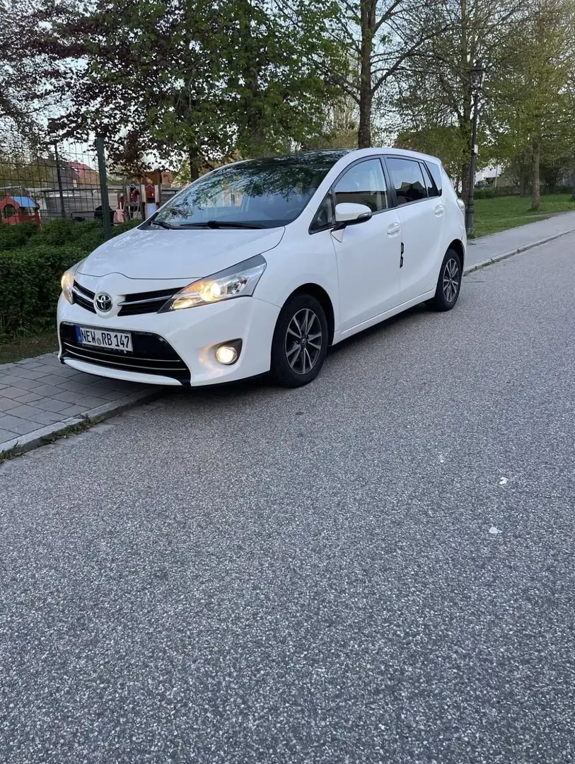 Toyota Verso 1.6 D-4D 7-Sitzer Start/Stop  TÜV bis 06- 2027 - 1