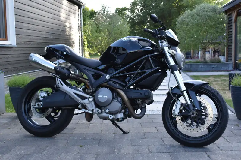 Ducati Monster 696 - foto 2