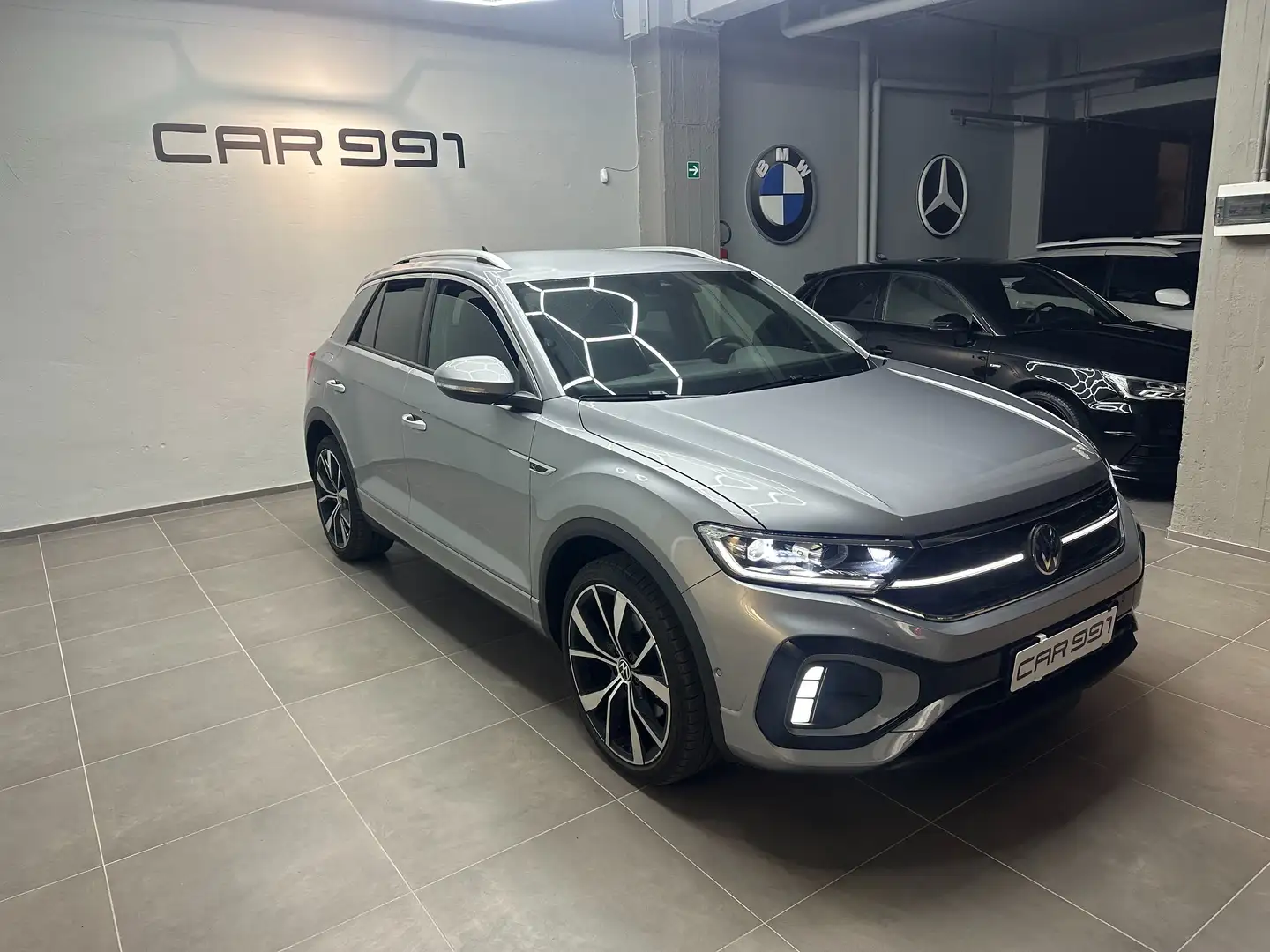Volkswagen T-Roc T-Roc 1.0 tsi R-Line 110cv VIRTUL XENO FUL KM CERT Gris - 1