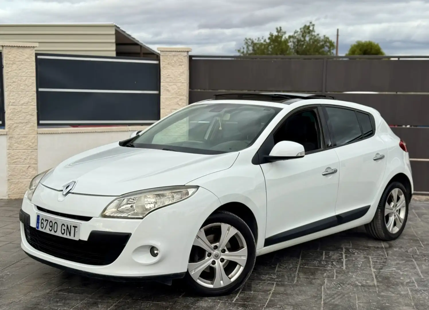 Renault Megane Sedán 1.6 Confort Dynamique Wit - 1