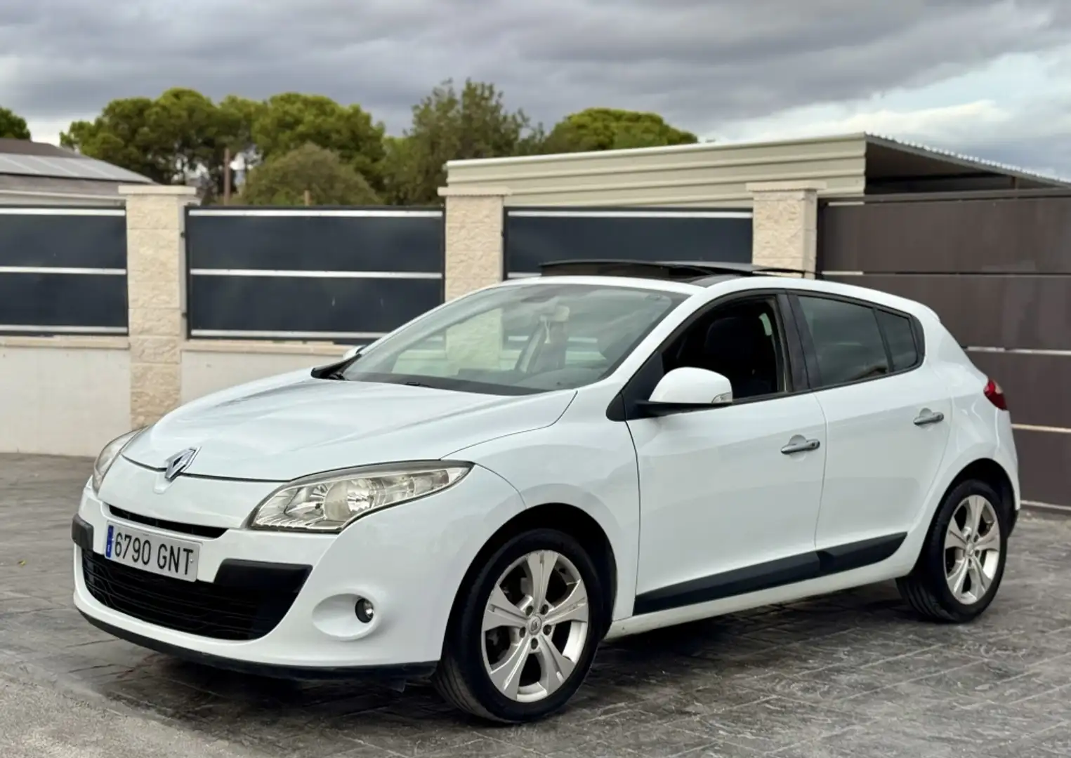 Renault Megane Sedán 1.6 Confort Dynamique Wit - 2