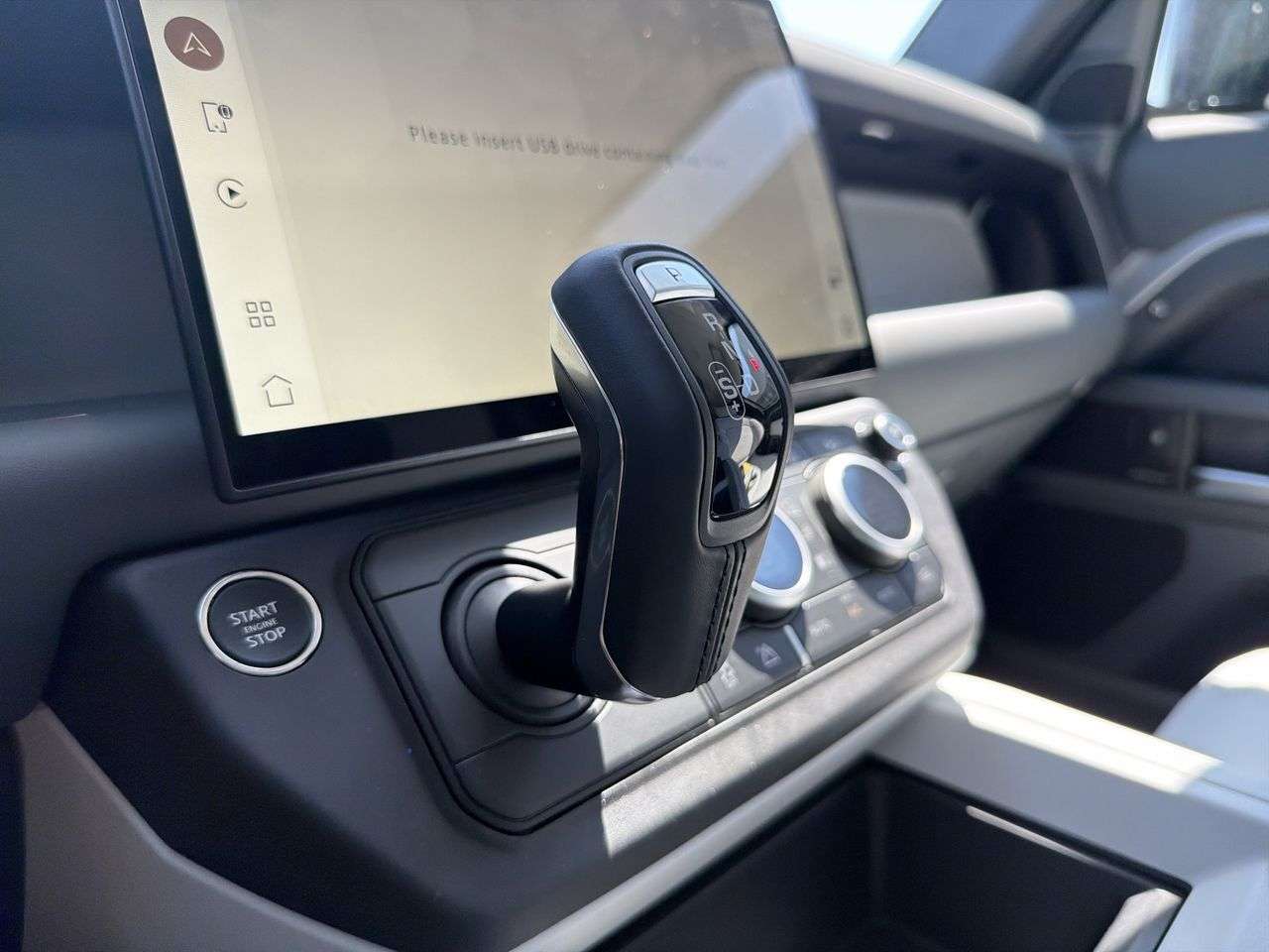 2026 Land Rover Defender 110 P300 S thumb 17