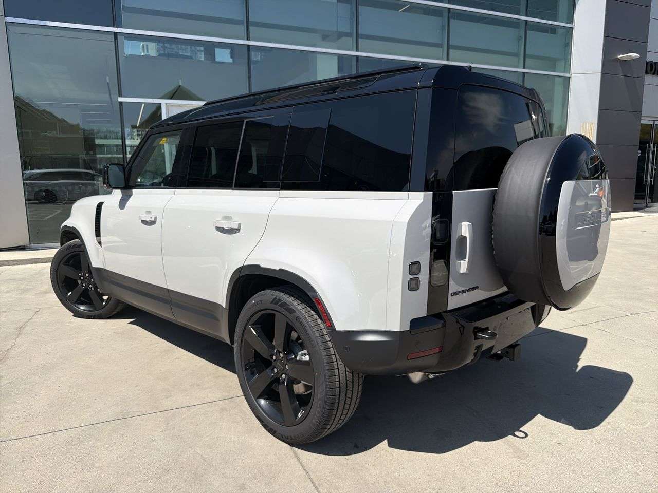 2026 Land Rover Defender 110 P300 S thumb 6
