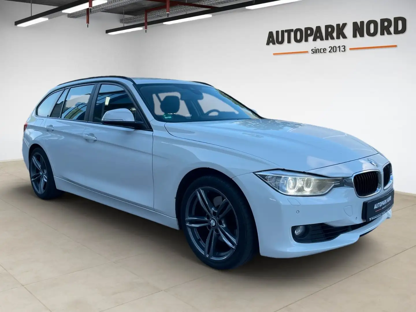 BMW 330 d Touring Aut./AHK/LEDER/HUD/SHZ/TEMP/PDC Белый - 2