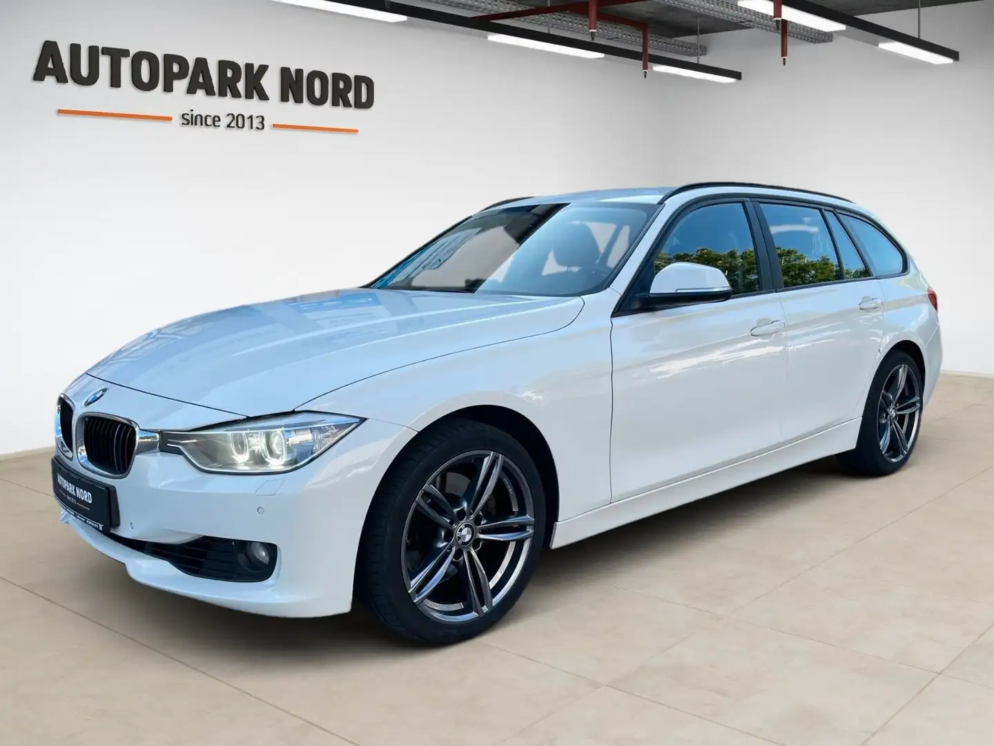 BMW 330 d Touring Aut./AHK/LEDER/HUD/SHZ/TEMP/PDC Белый - 1