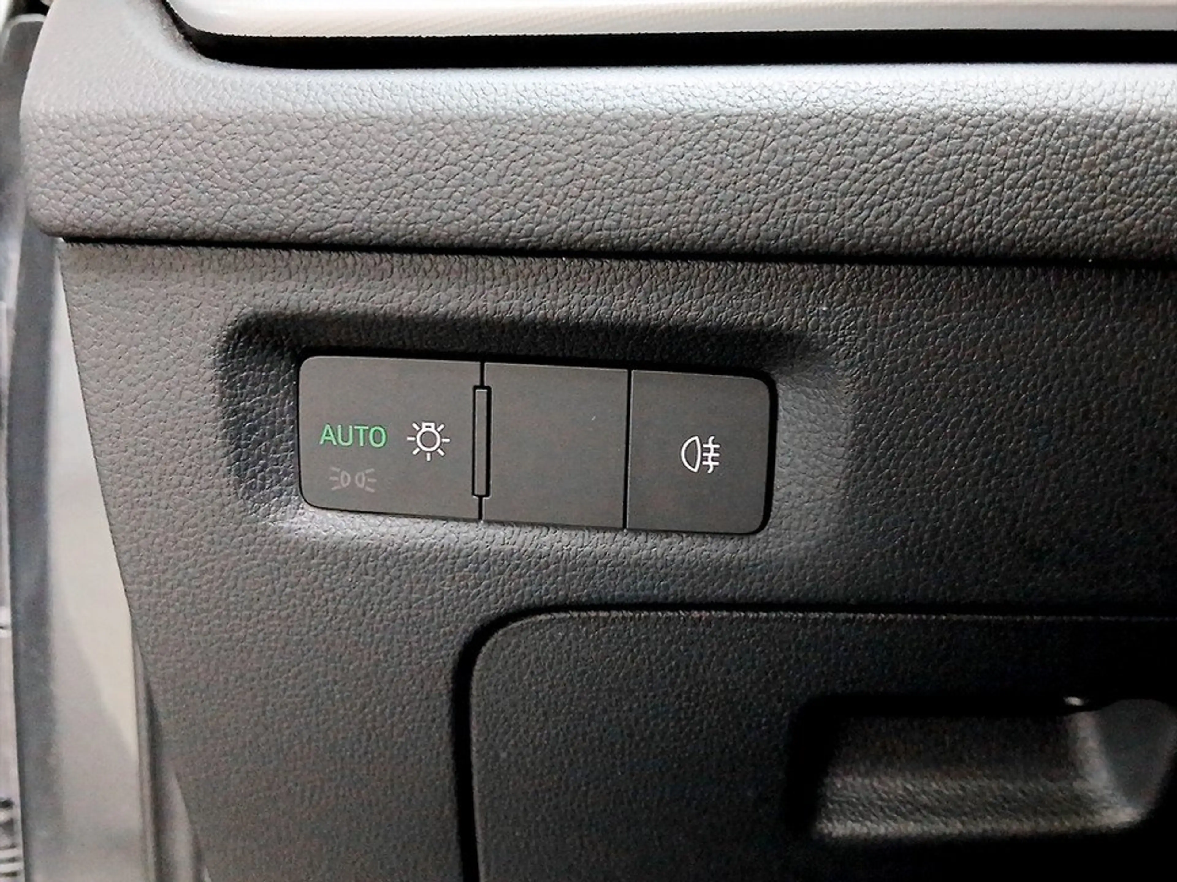 Skoda Octavia Combi 1.5 TSI DSG Selection AHK+LED+NAVI — photo 12