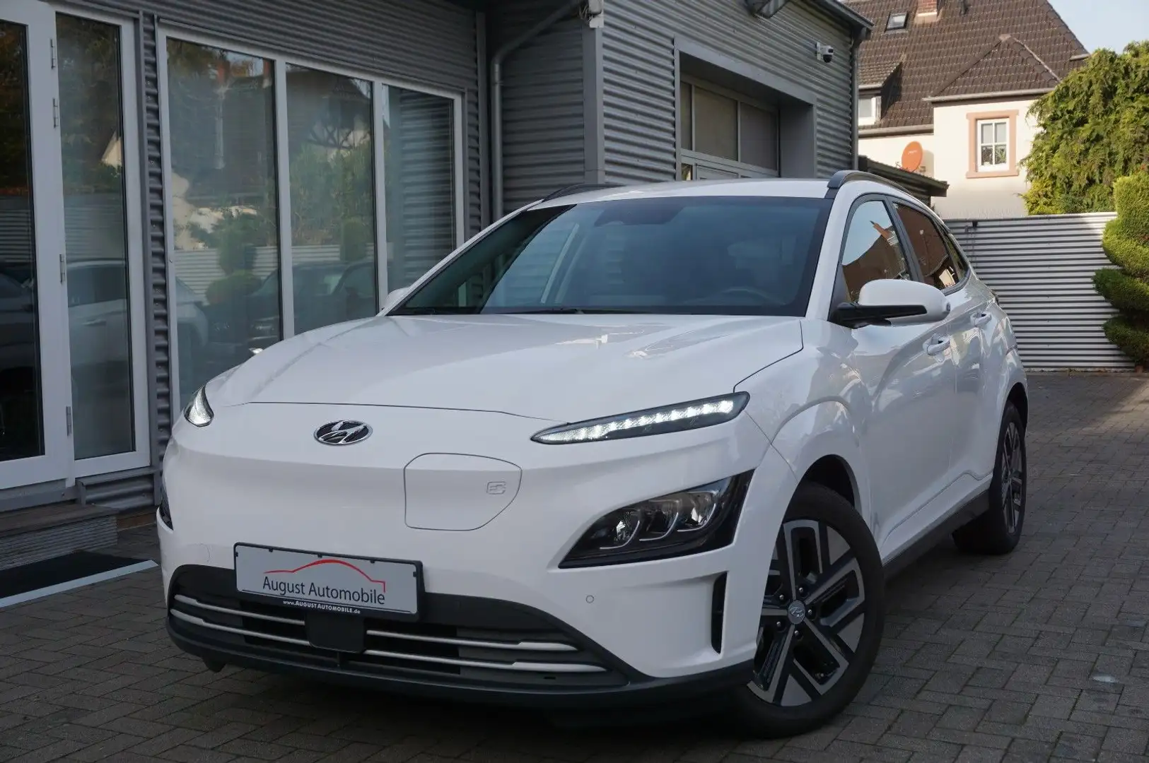 Hyundai KONA Trend 3Phasen Navi AssPak Lenk+SHZ Kamera Blanc - 1