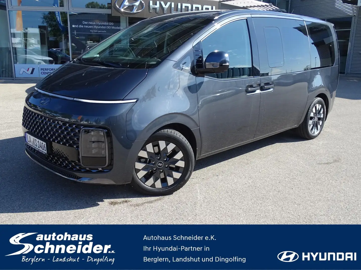 Hyundai STARIA 2.2 CRDi 8DCT 4WD 7-Sitzer SIGNATURE Šedá - 1