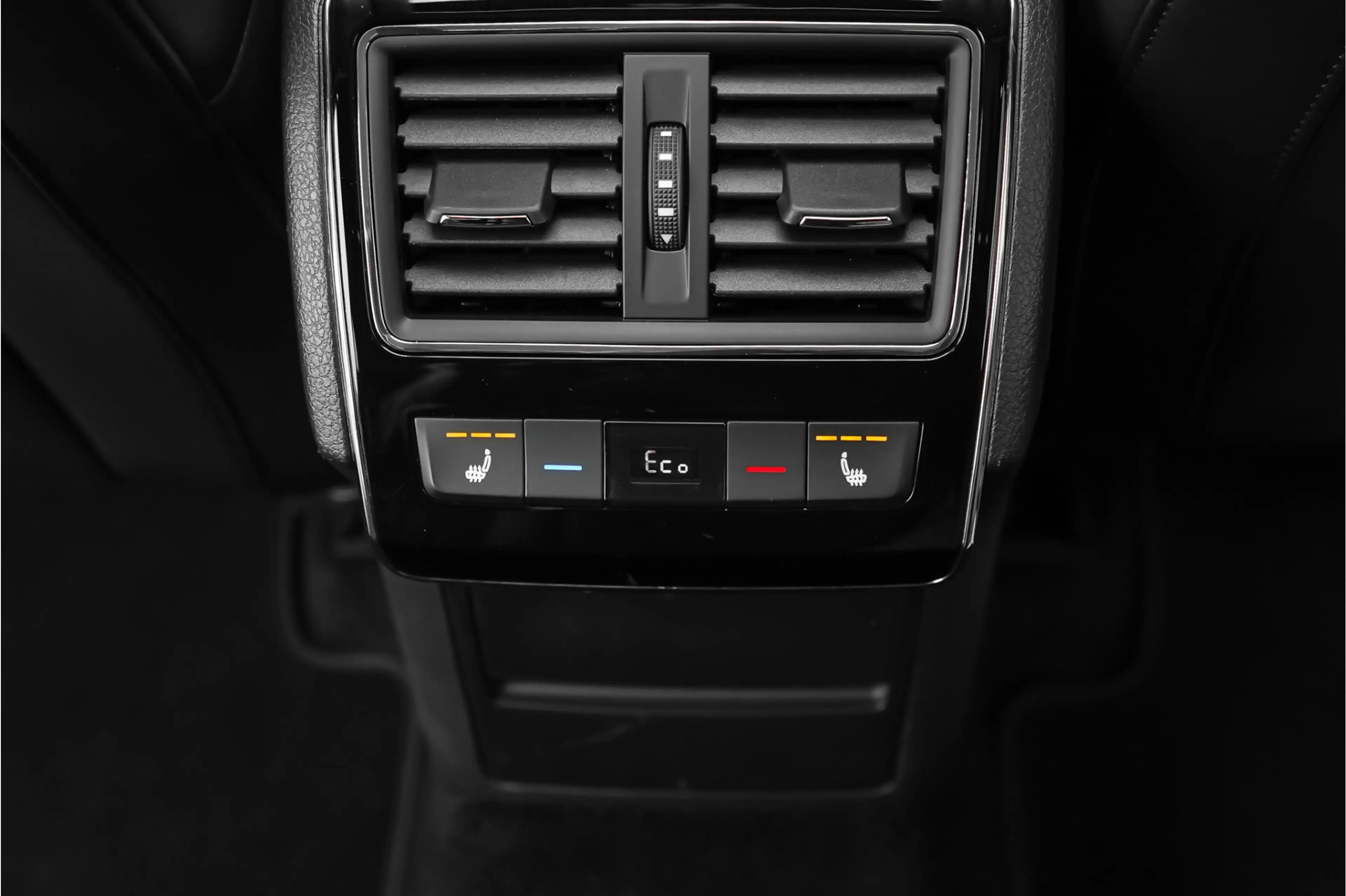 Skoda Superb Combi 1.4 TSI iV Laurin & Klement Pano ACC Trekhaa — photo 48