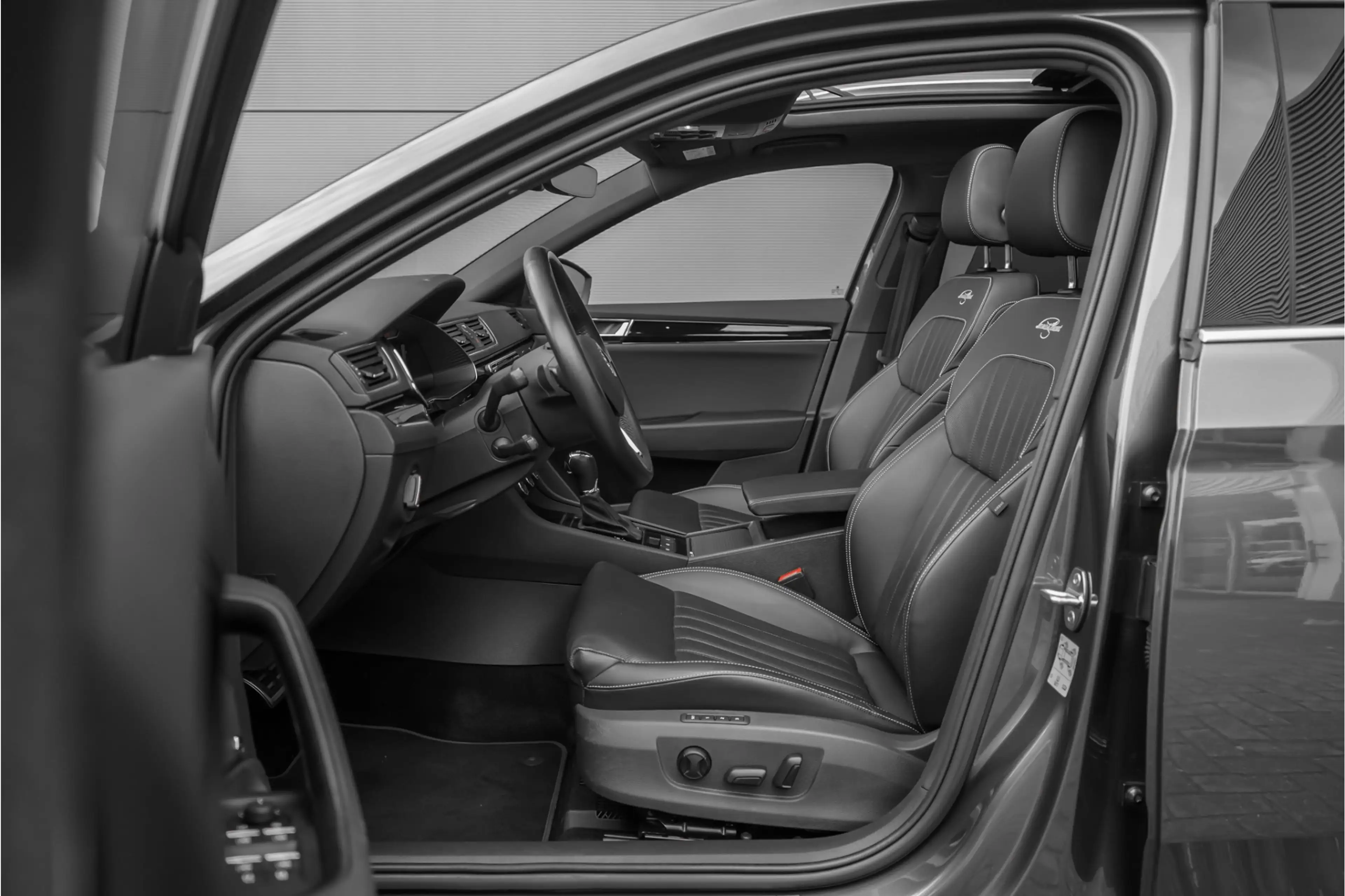 Skoda Superb Combi 1.4 TSI iV Laurin & Klement Pano ACC Trekhaa — photo 4