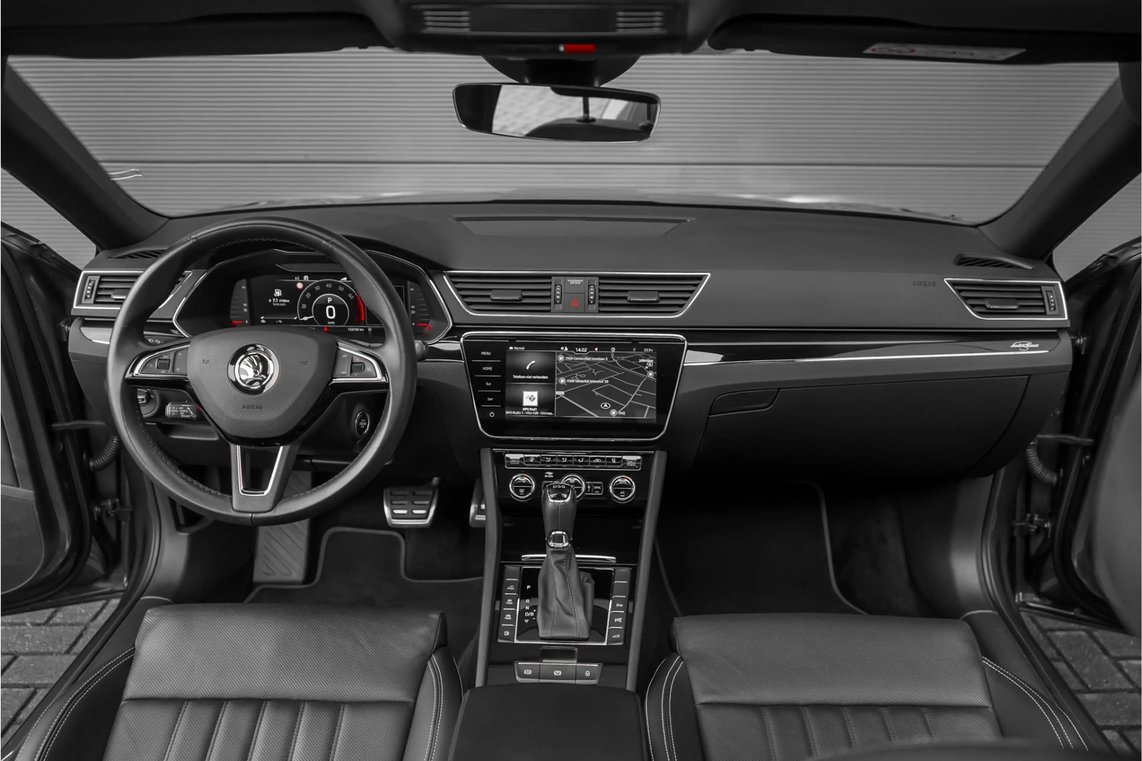 Skoda Superb Combi 1.4 TSI iV Laurin & Klement Pano ACC Trekhaa — photo 2