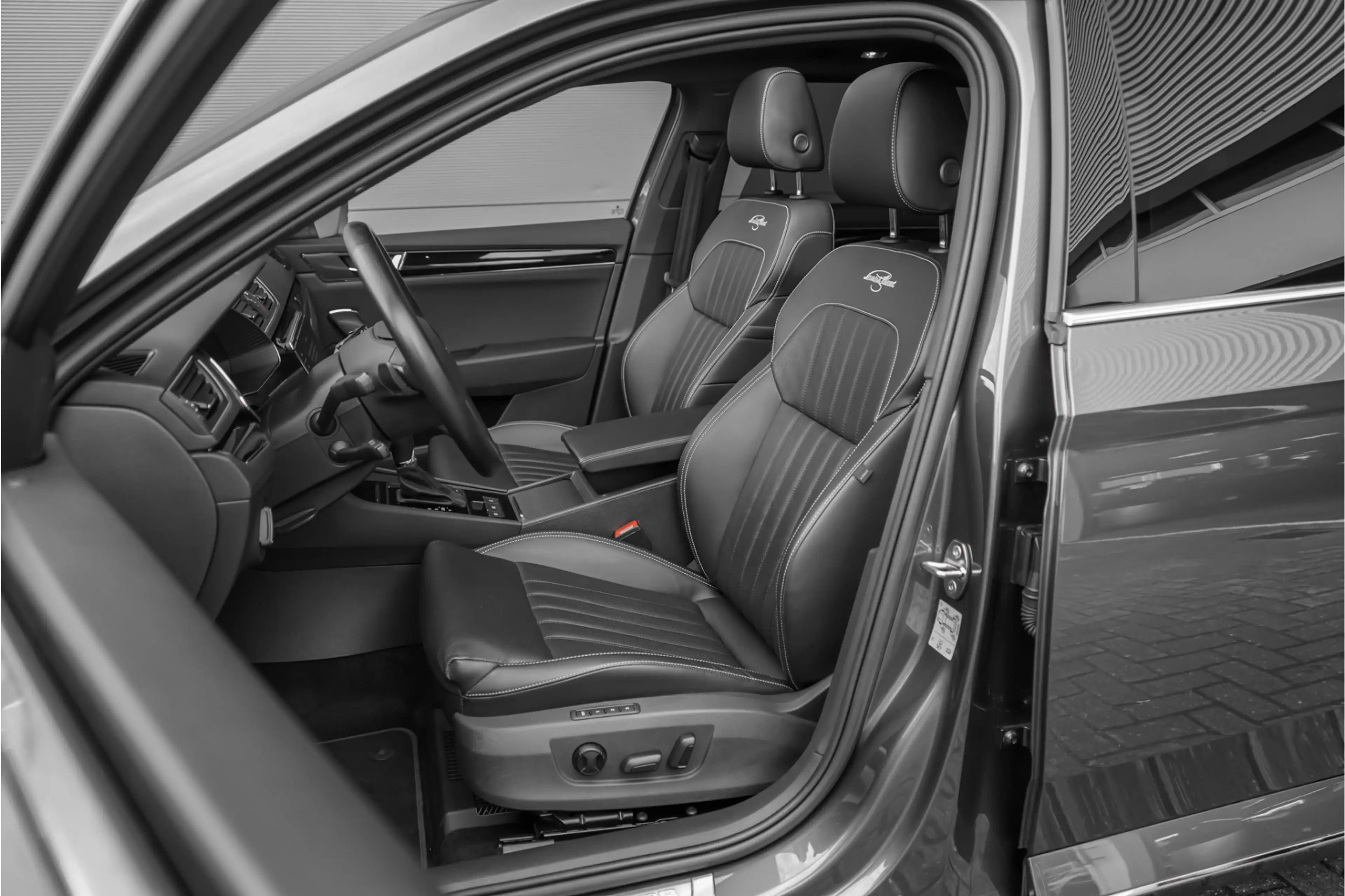 Skoda Superb Combi 1.4 TSI iV Laurin & Klement Pano ACC Trekhaa — photo 5