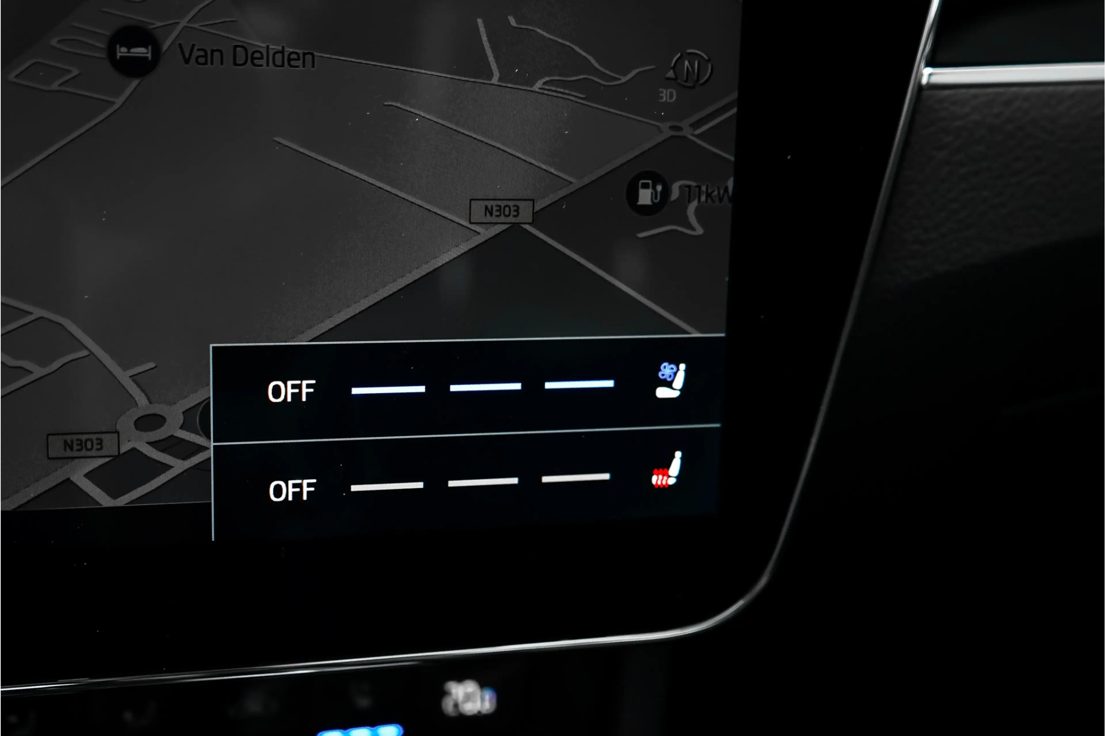 Skoda Superb Combi 1.4 TSI iV Laurin & Klement Pano ACC Trekhaa — photo 33