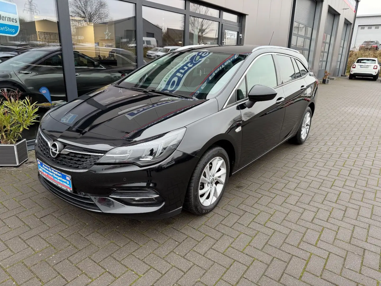 Opel Astra K Sports Tourer 1.5CDTI Elegance AUTOMATIK Noir - 1