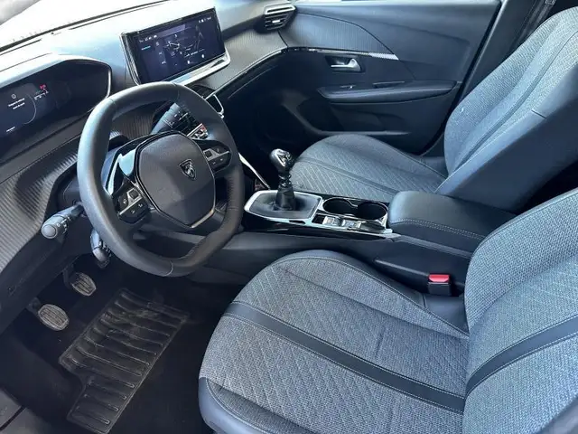 Peugeot 208 view 8