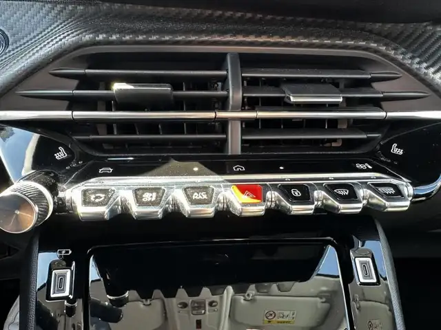 Peugeot 208 view 16