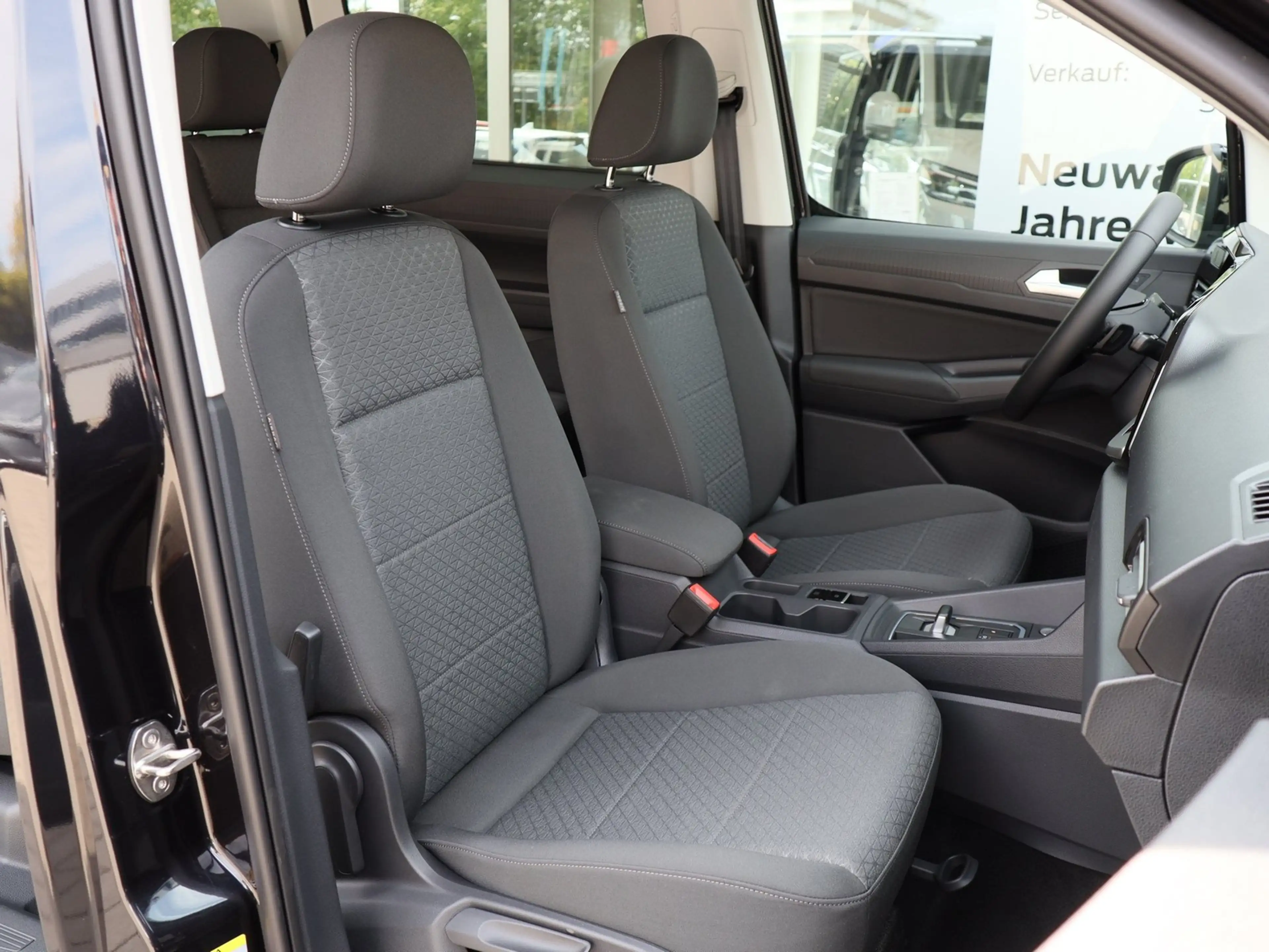 Ford Grand Tourneo Connect Titanium — photo 6