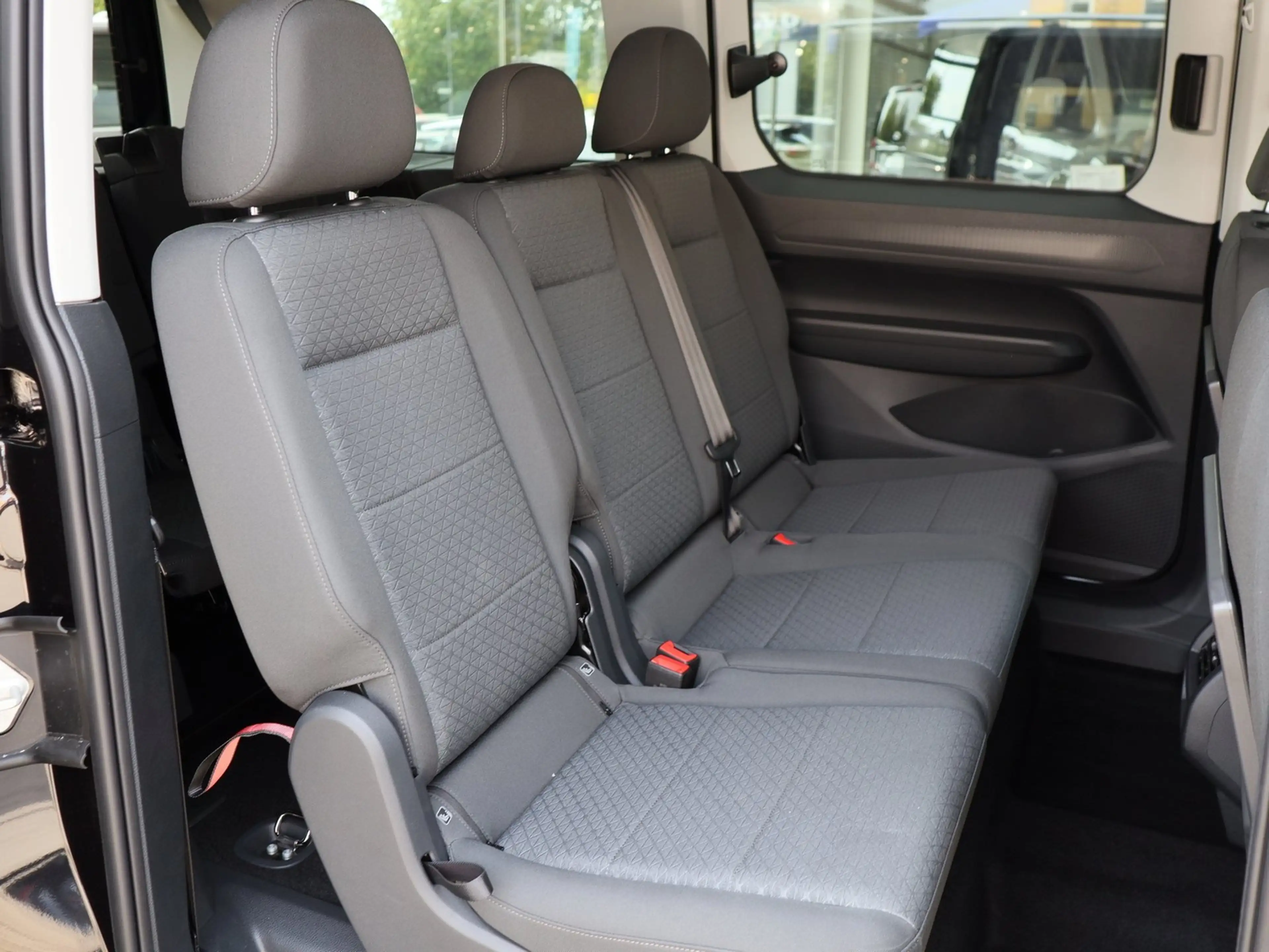 Ford Grand Tourneo Connect Titanium — photo 4