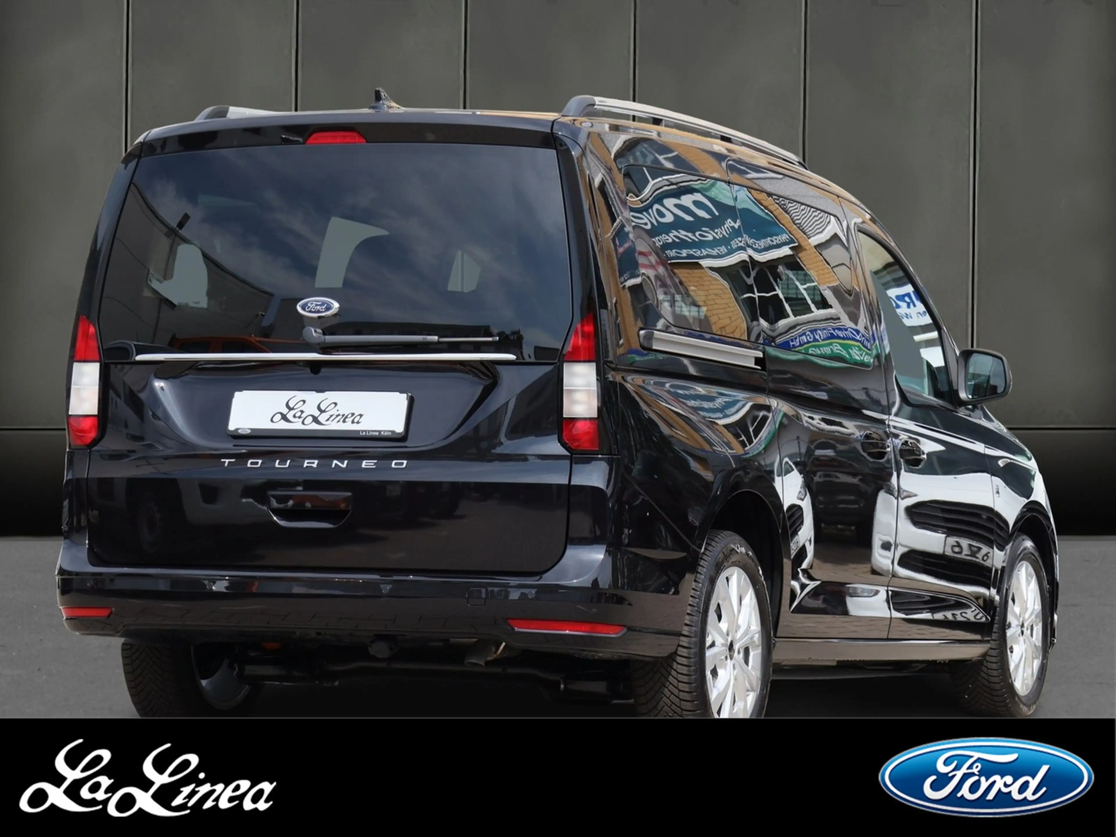 Ford Grand Tourneo Connect Titanium — photo 2