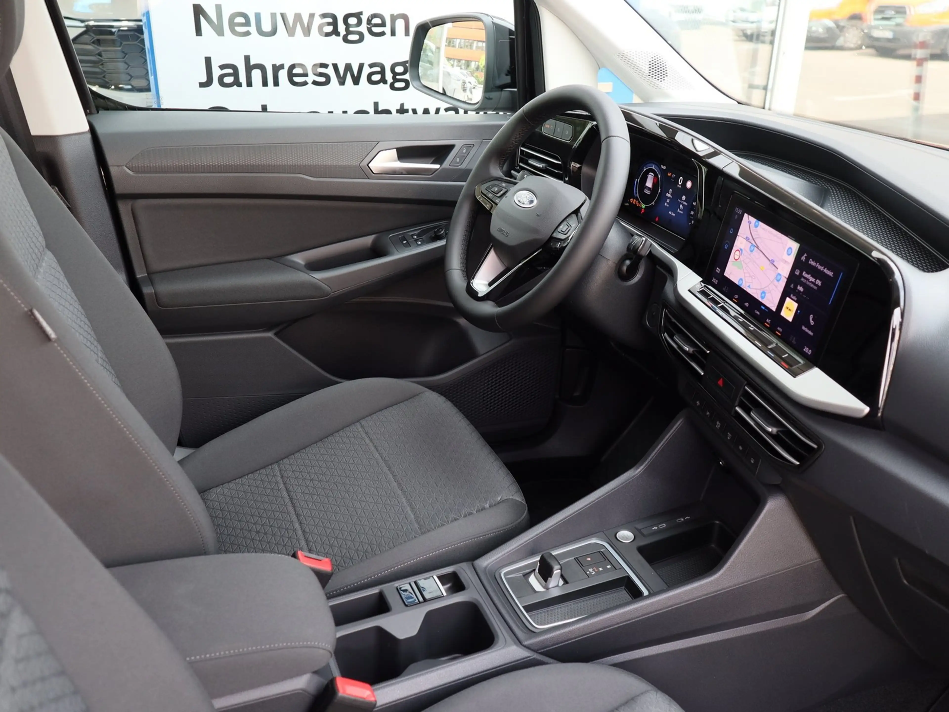 Ford Grand Tourneo Connect Titanium — photo 3