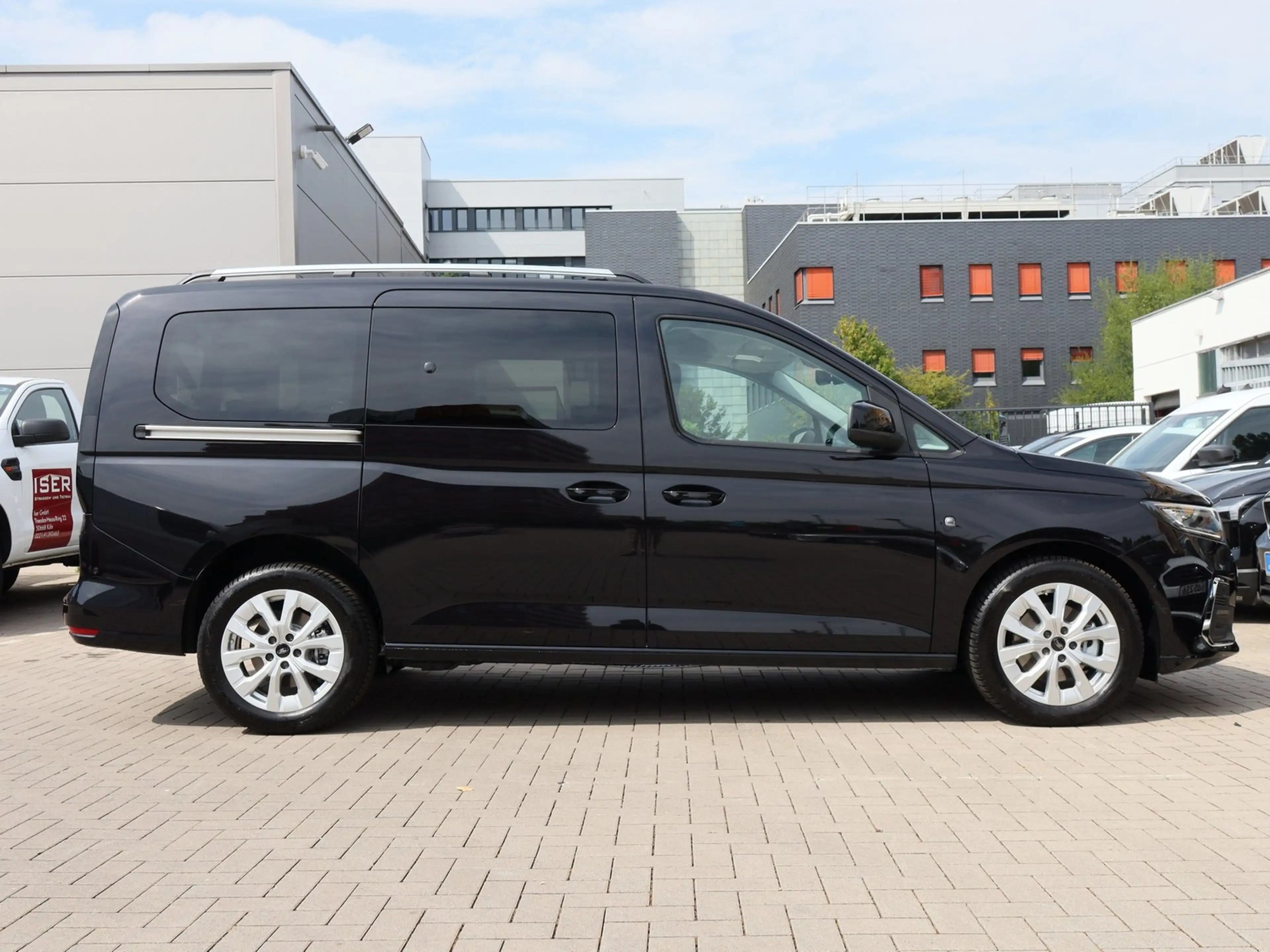 Ford Grand Tourneo Connect Titanium — photo 5