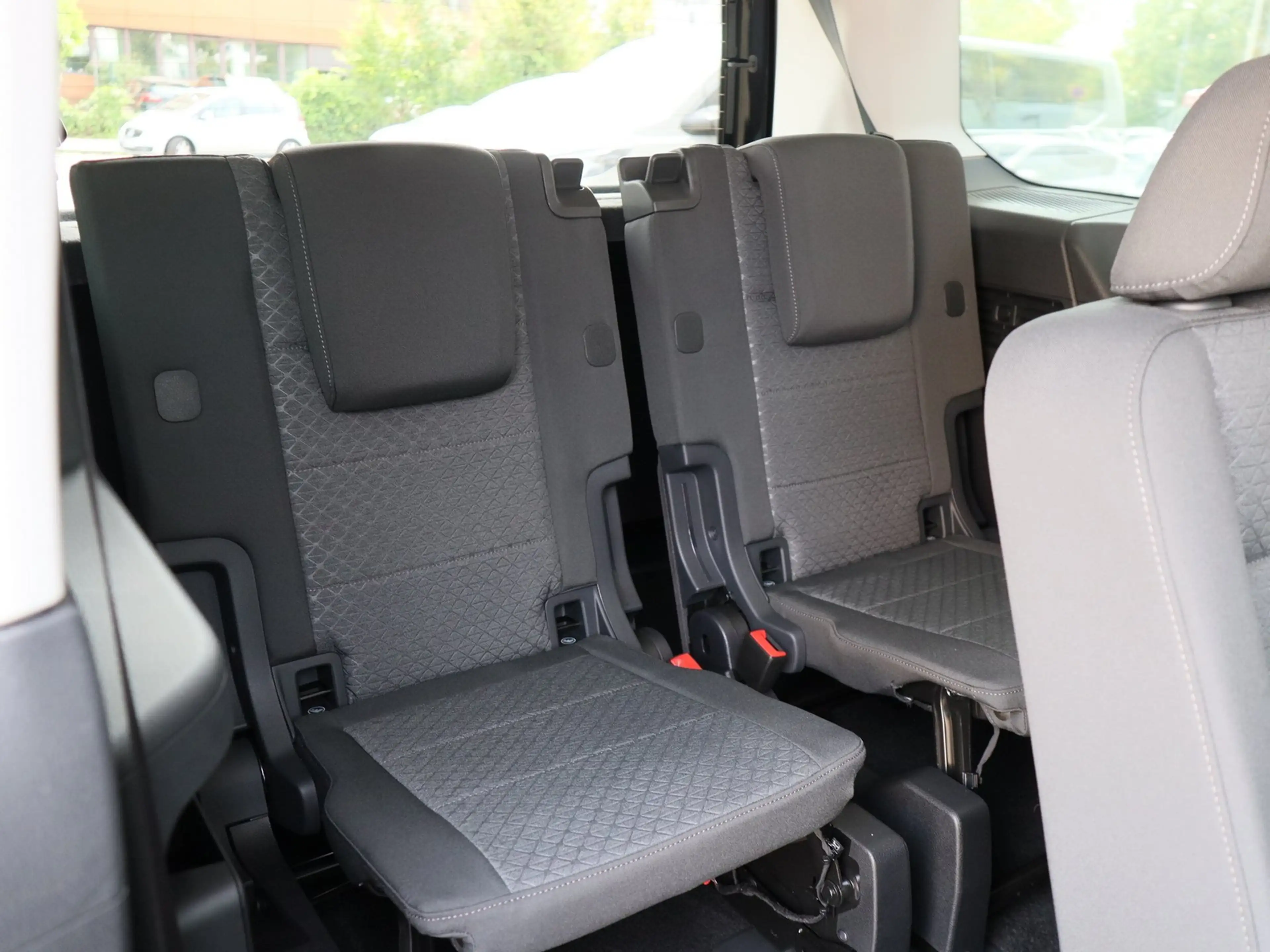 Ford Grand Tourneo Connect Titanium — photo 15