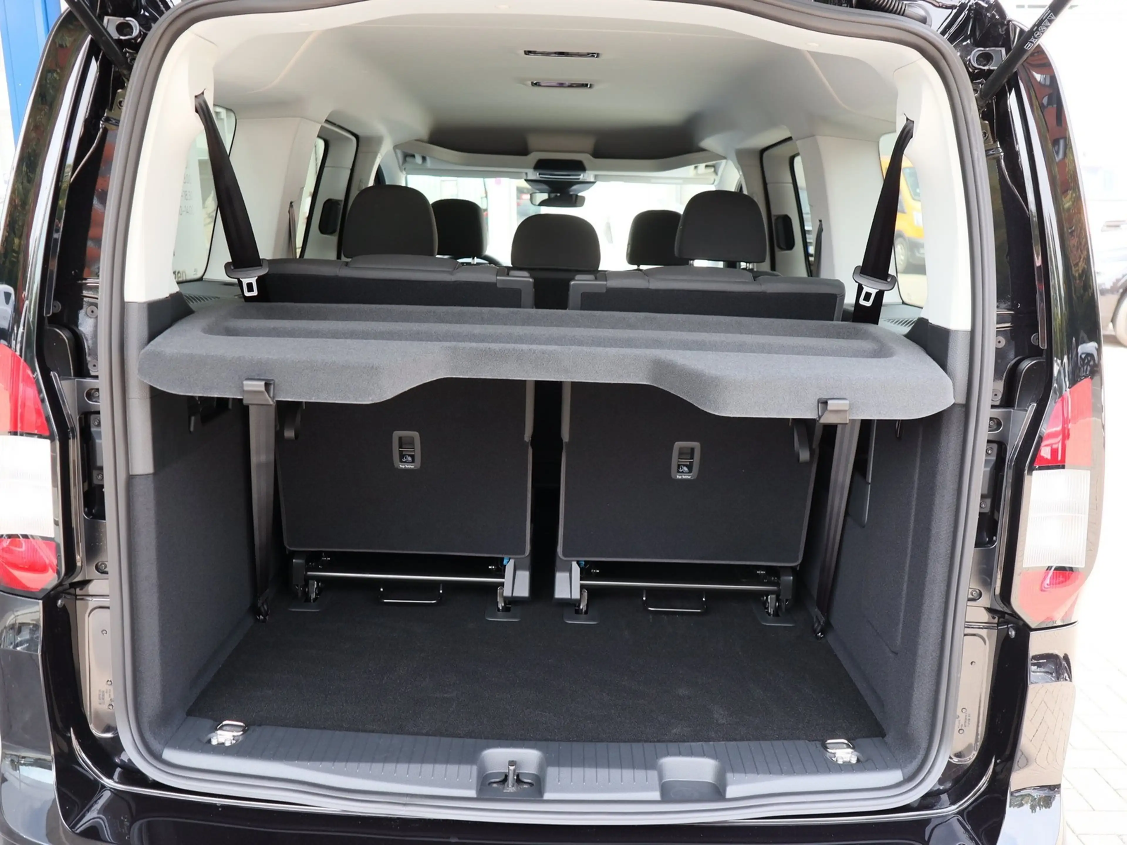 Ford Grand Tourneo Connect Titanium — photo 10