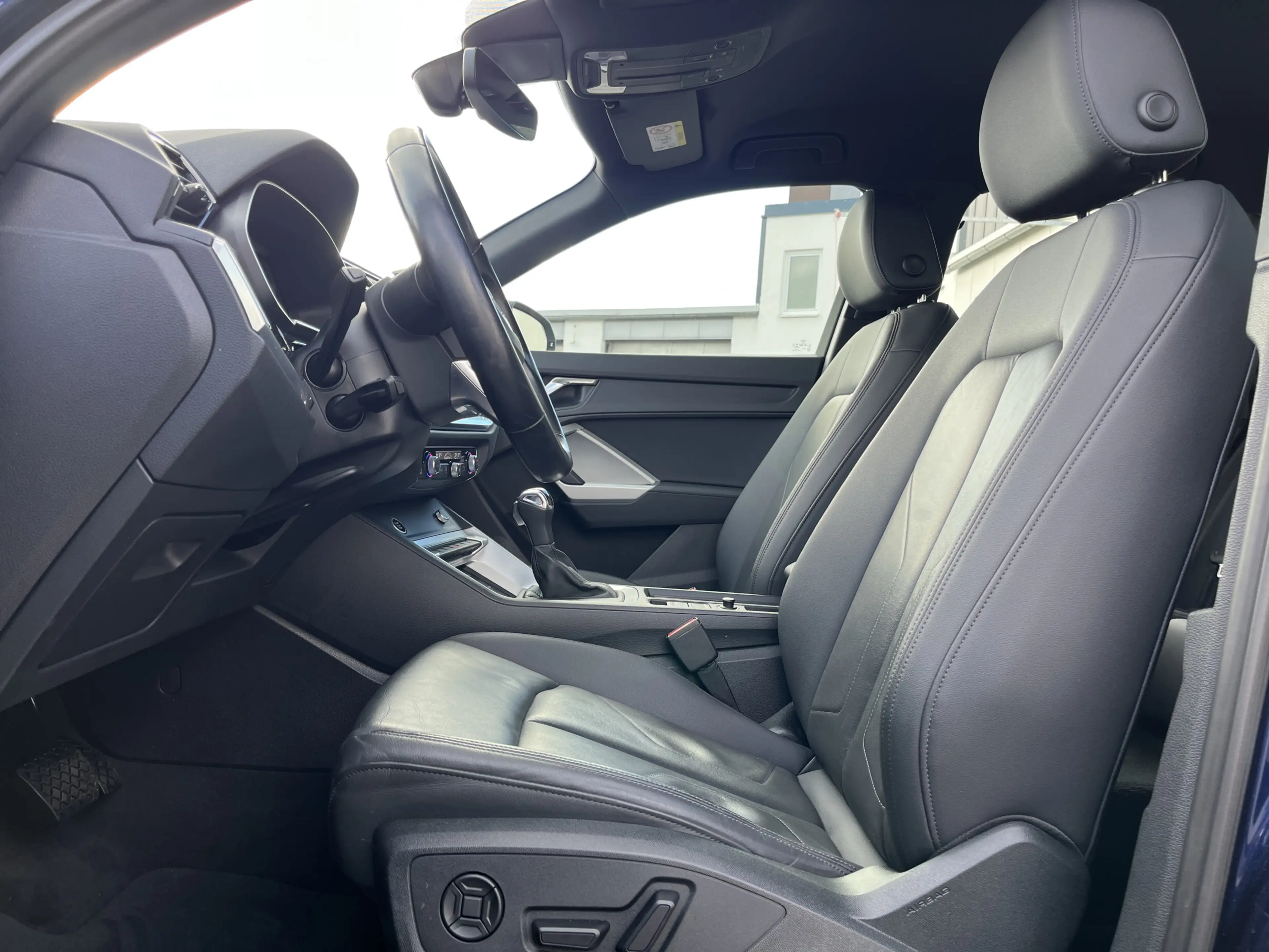 Audi Q3 35 2.0 TDI quattro S tronic advanced 156€ m.20% — photo 13