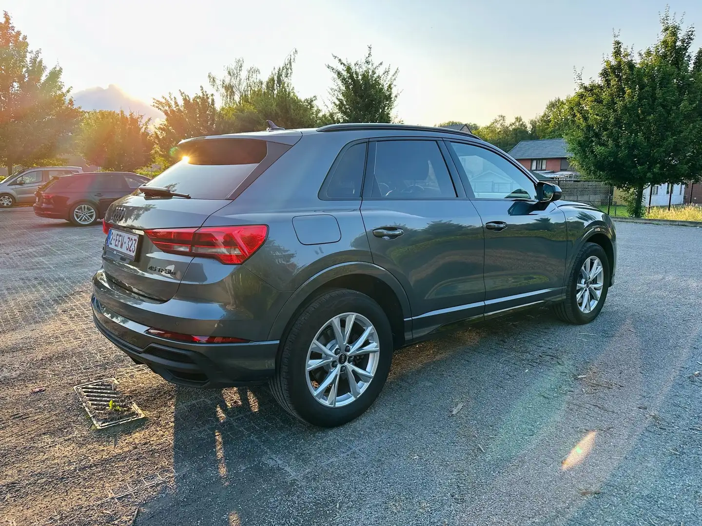 Audi Q3 E-tron S-line Shadow 1ste eigenaar met weinig km! Grigio - 2