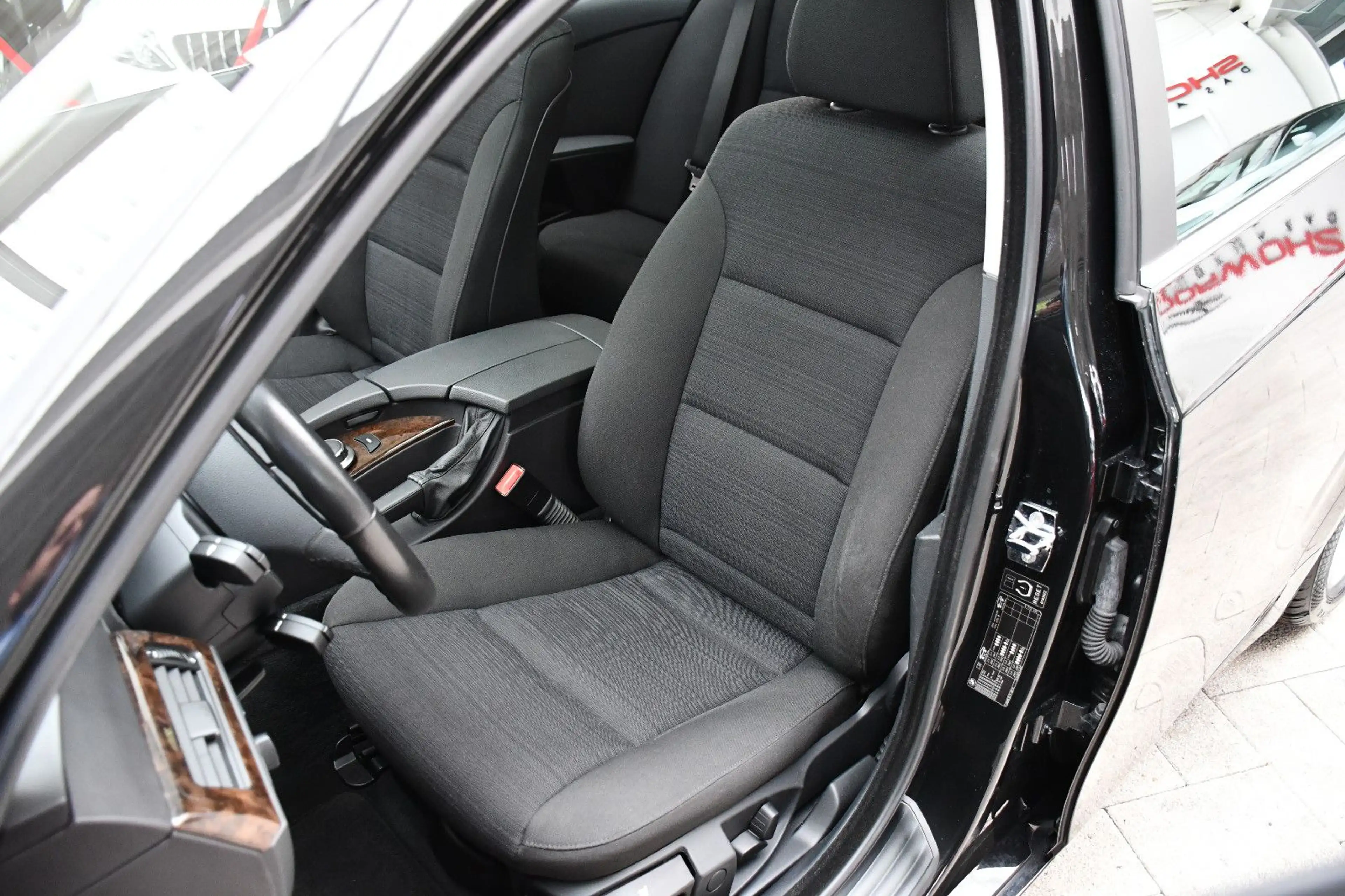 BMW 523 i Limousine 6 Zyl Navi PDC Shz Ahk 1.Hd 86tkm — photo 11