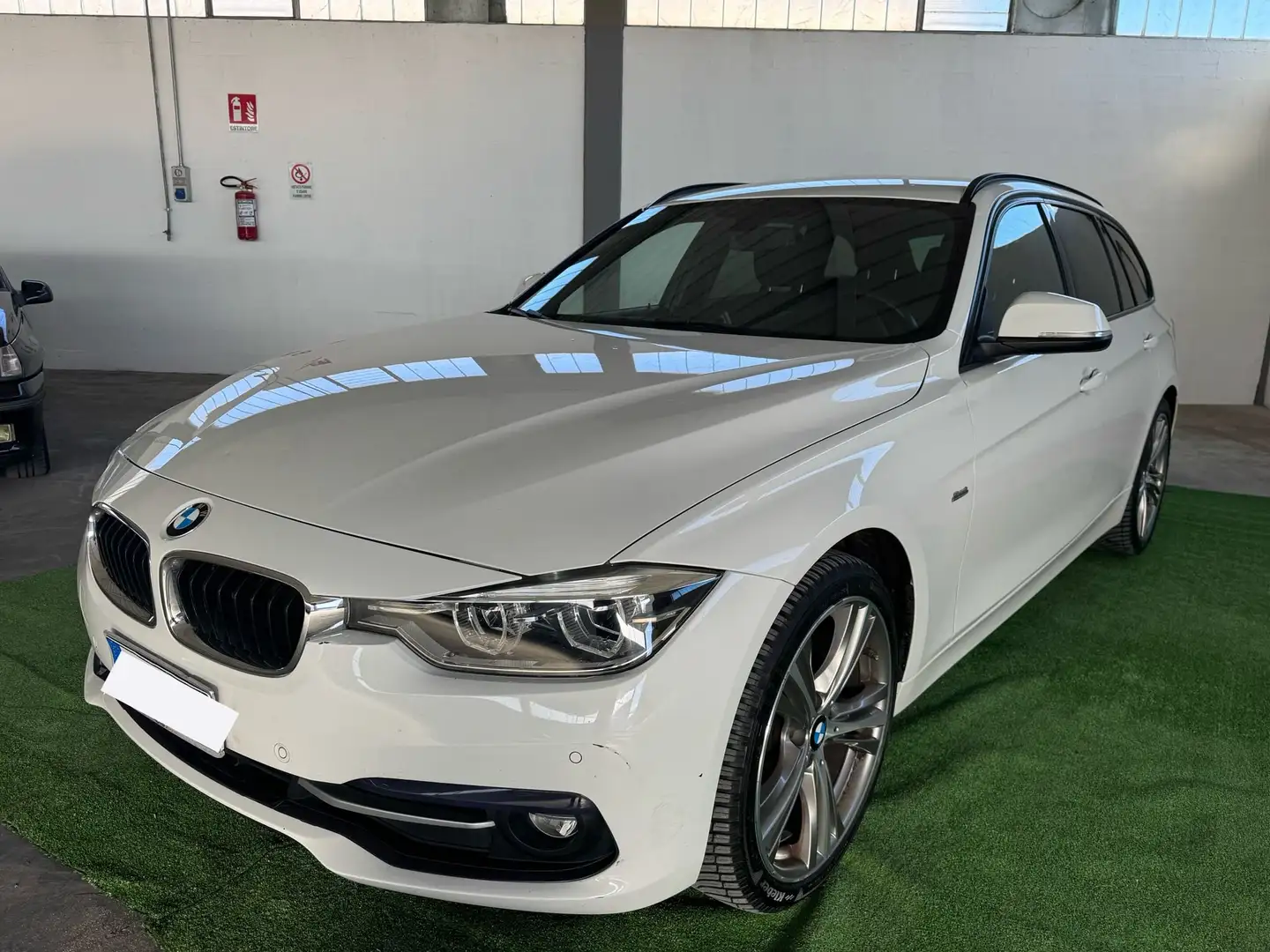 BMW 320 Serie 3 F31 2015 Touring 320d Touring xdrive Sport Blanc - 1