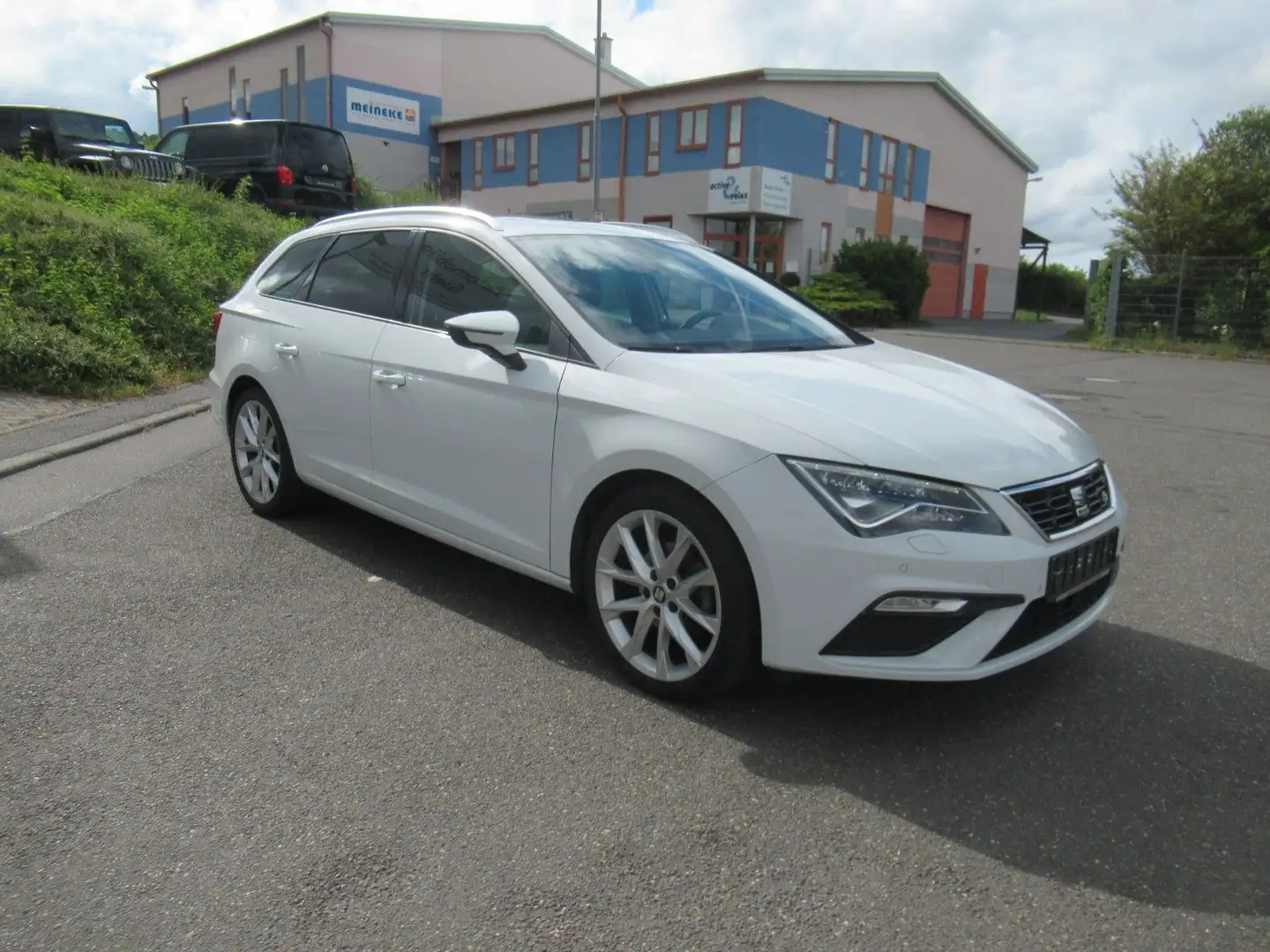 SEAT Leon ST FR Weiß - 2