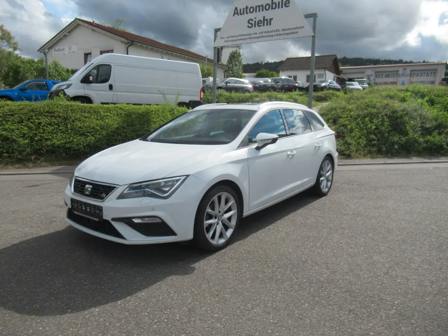 SEAT Leon ST FR Weiß - 1