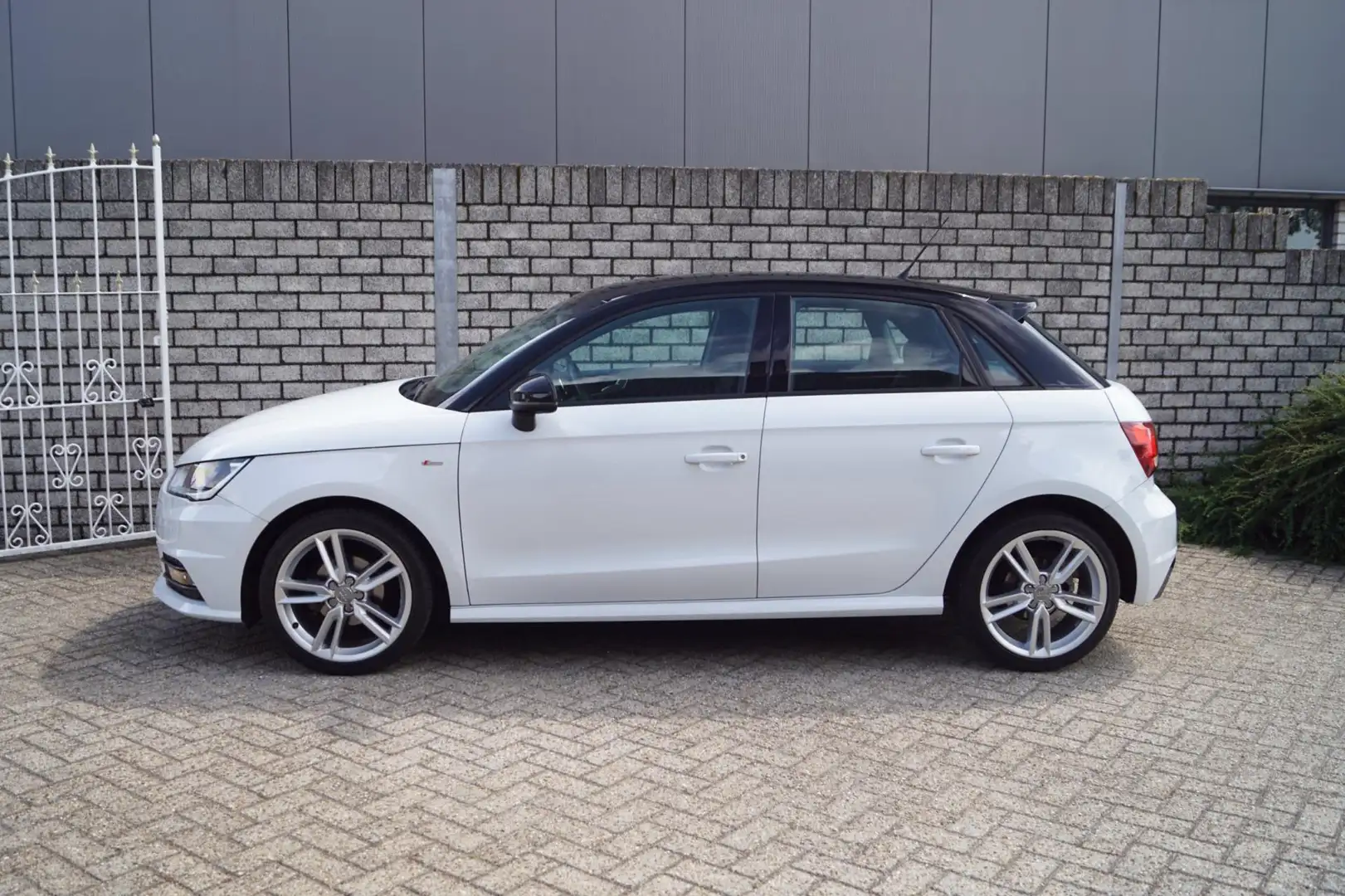Audi A1 Sportback 1.0 TFSI Adrenalin S Line 5 DRS Autom Na Alb - 2