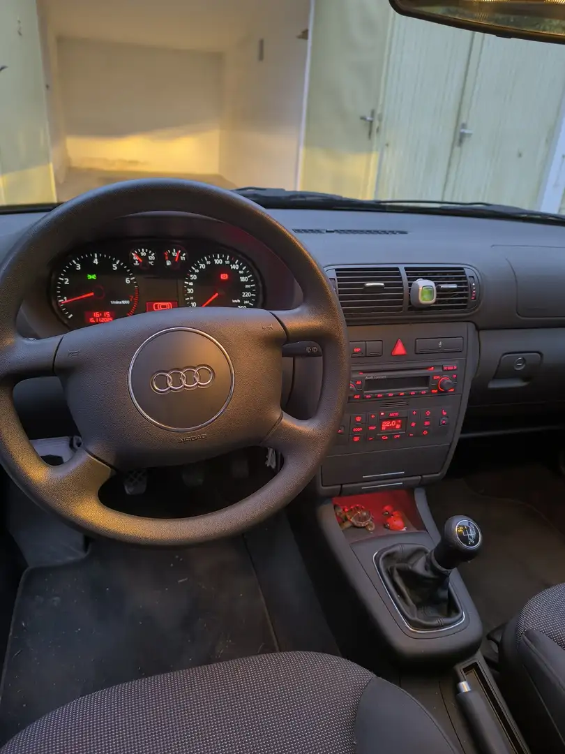 Audi A3 1.6 Ambiente Silber - 2