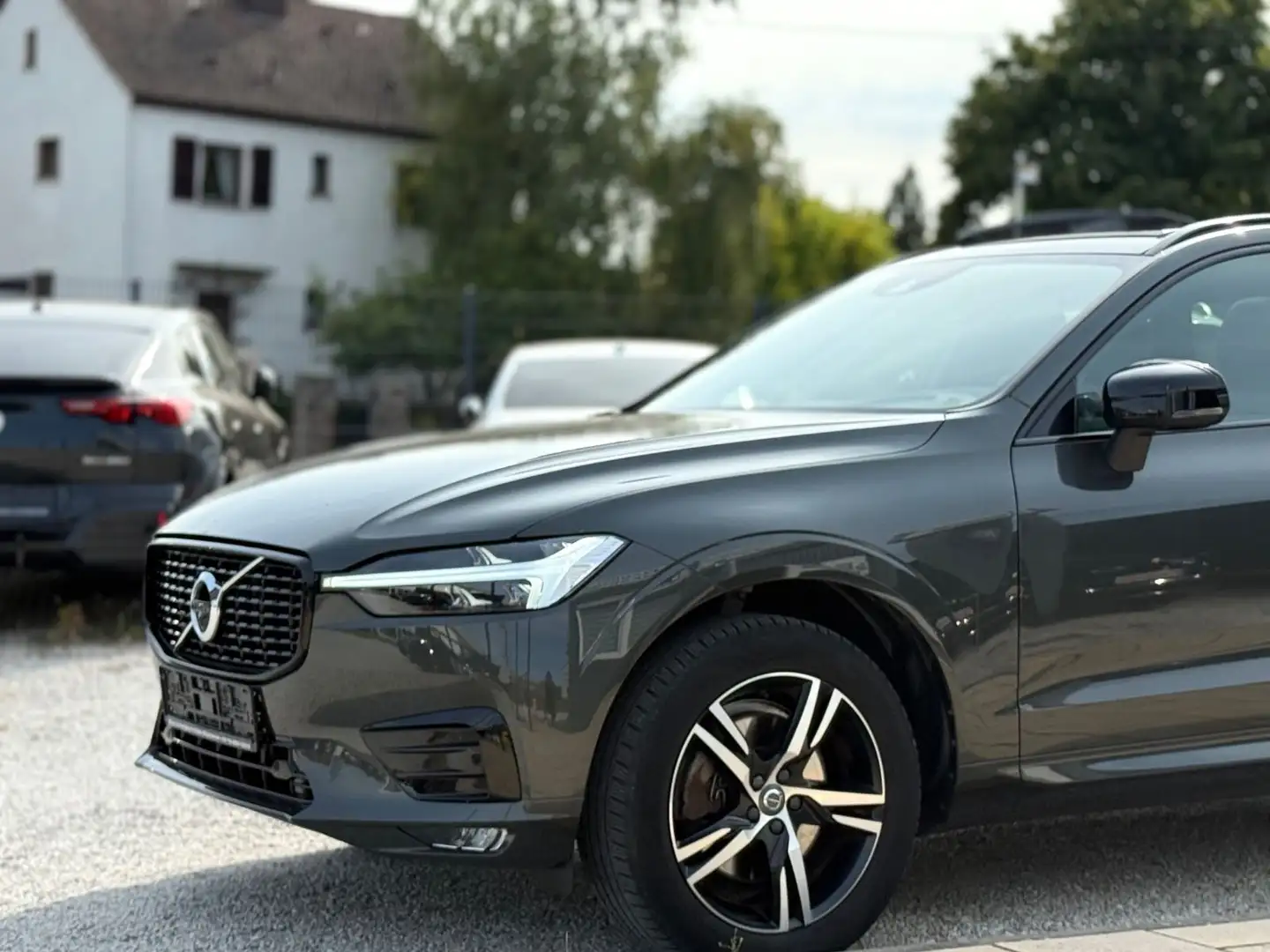 Volvo XC60 R Design PANO H&K 360° Memory Keyless SHZ Grau - 2